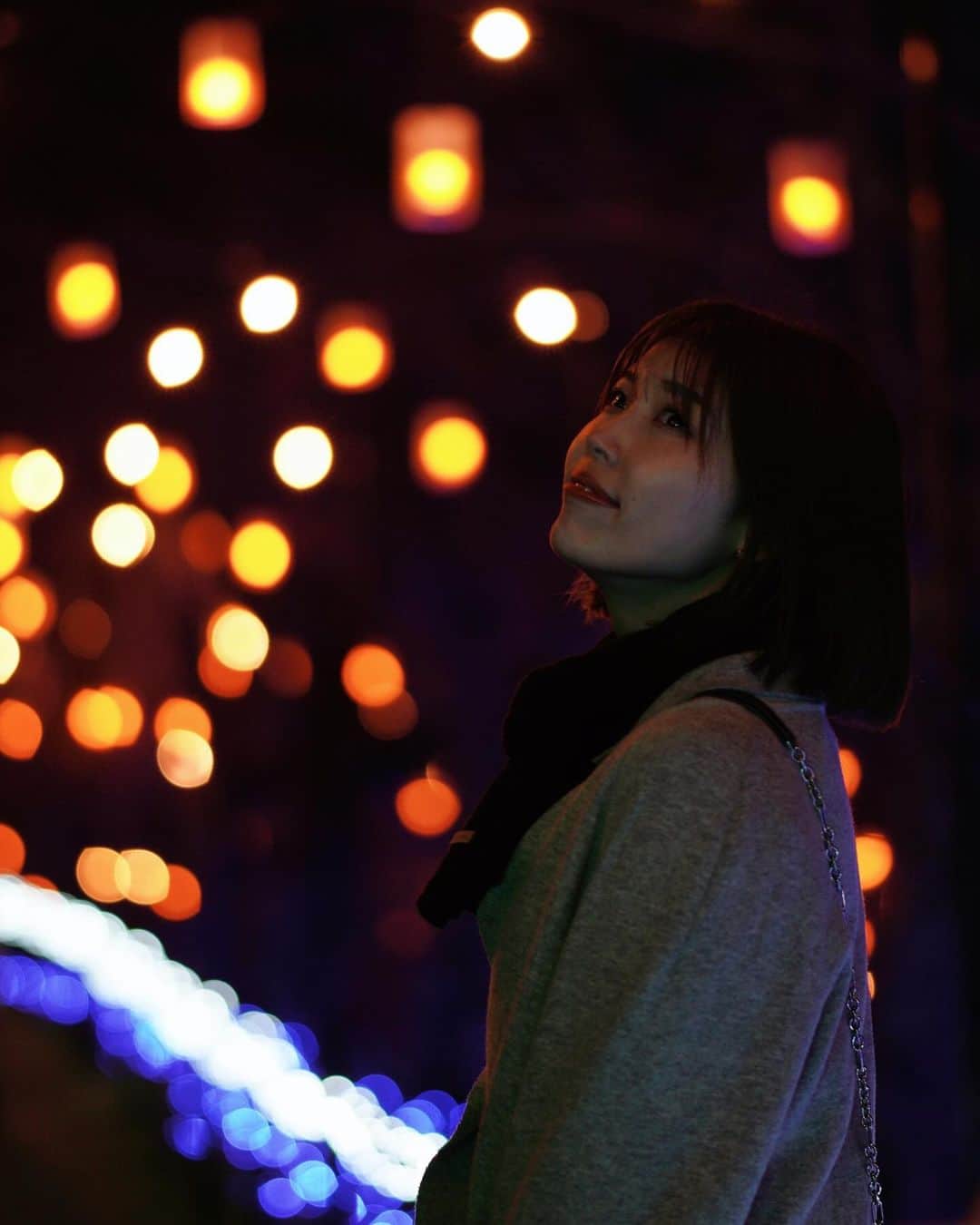 のインスタグラム：「🌃♡ ・ ・ ・ 綺麗😍😍😍 私じゃなくて、イルミネーション☺️！  イルミネーションがメイン😘  そんな季節になりましたぁ😏  ロマンチックな景色を横目に😜 お昼からも頑張りましょ♡  #イルミネーション」
