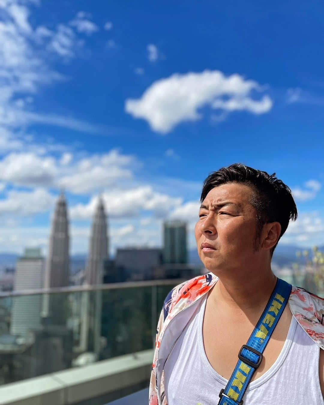 浜田雅功の旅日記さんのインスタグラム写真 - (浜田雅功の旅日記Instagram)「マレーシアな男たち🇲🇾 12月25日(月)Leminoで配信開始。  #浜ちゃんの休日 #マレーシア #lemino #浜田雅功 #どりあんず #ゲラゲラ星人」11月30日 12時44分 - hamachankyuzitsu