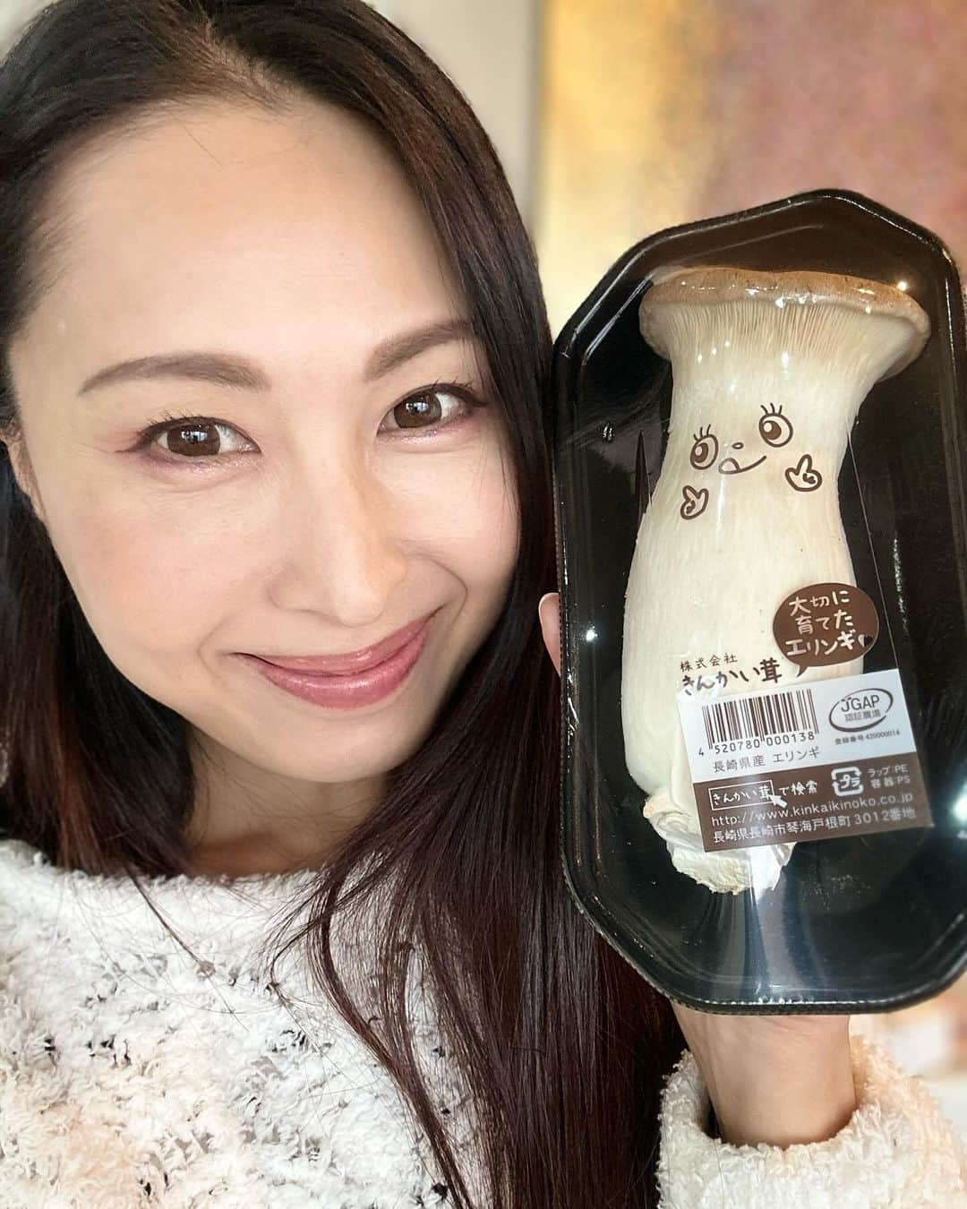 佐田茉莉子さんのインスタグラム写真 - (佐田茉莉子Instagram)「かなり久々！ 大きい野菜シリーズ復活してみた🩷笑  #佐田茉莉子  #サタマリ #熟女 #エリンギ #大きい野菜シリーズ」11月30日 12時48分 - mariko_sata