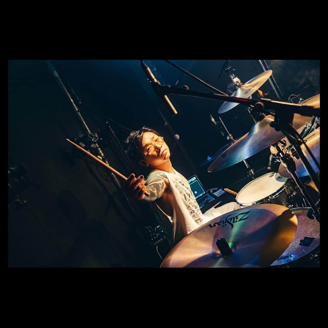 MOSHIMOさんのインスタグラム写真 - (MOSHIMOInstagram)「. 2023.11.20 「モシパカセゾン」 music zoo KOBE 太陽と虎  photo by @teru_ttm」11月30日 12時51分 - moshimo_band