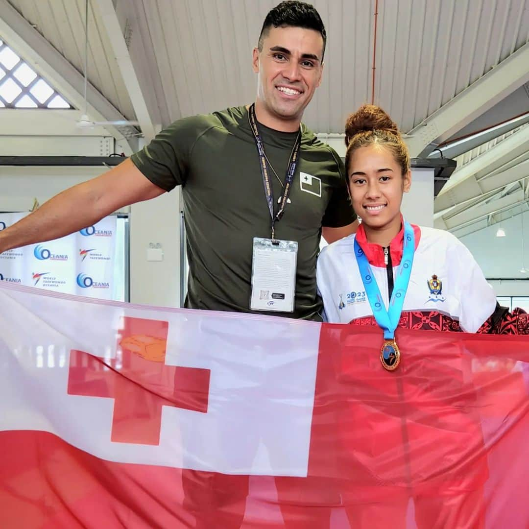 ピッタ・タウファトフアさんのインスタグラム写真 - (ピッタ・タウファトフアInstagram)「Our new Oceania taekwondo female champion Angel, and a Gold medal for Tonga! 🇹🇴 🇹🇴🇹🇴」11月30日 13時03分 - pita_tofua