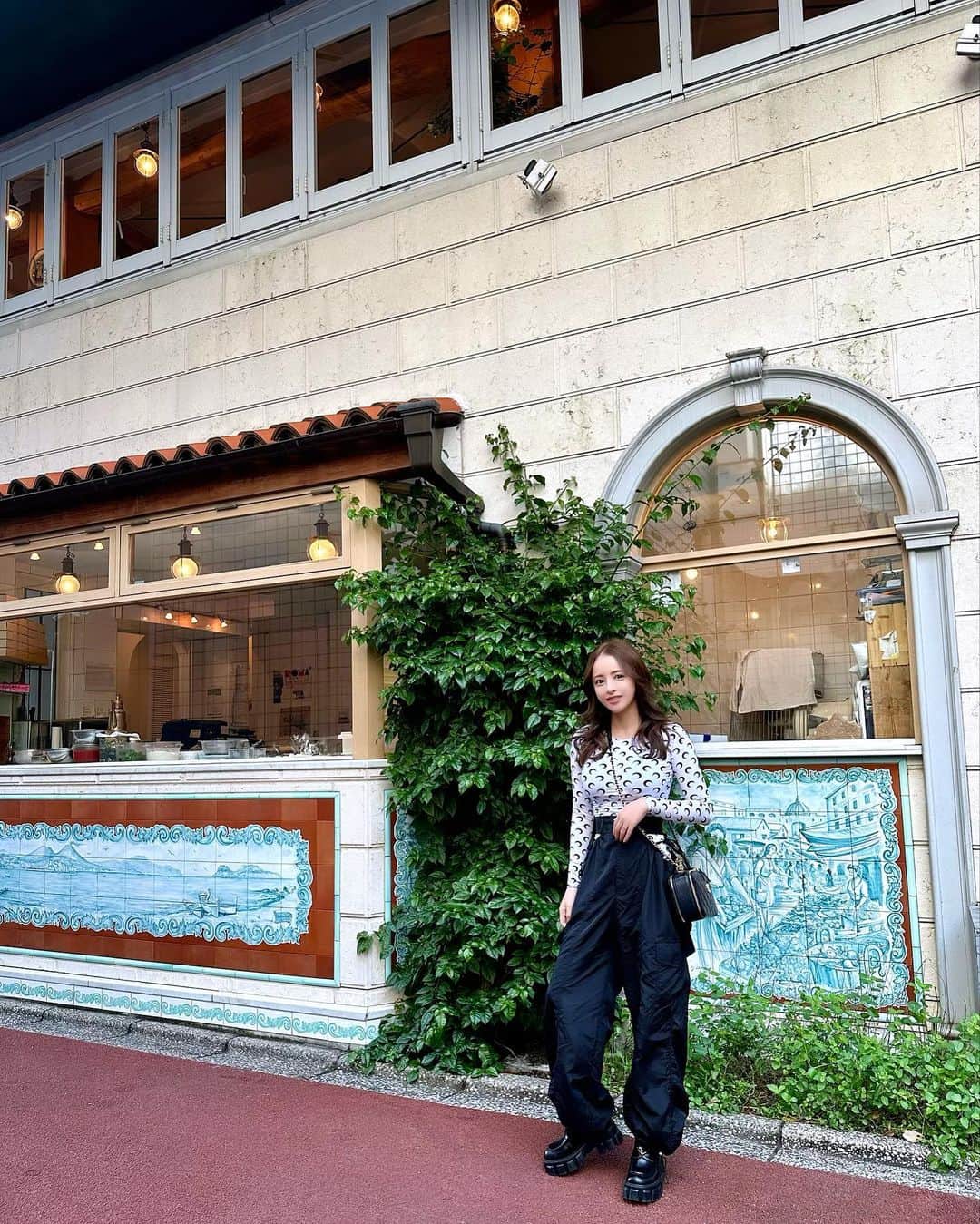ririのインスタグラム：「おコーデ👗💫  最近お昼はポカポカ☀️で嬉しい😃 明日から１２月？？には 思えないくらい今年は暖かいww  #love #happy #fashion  #ootd #outfit」