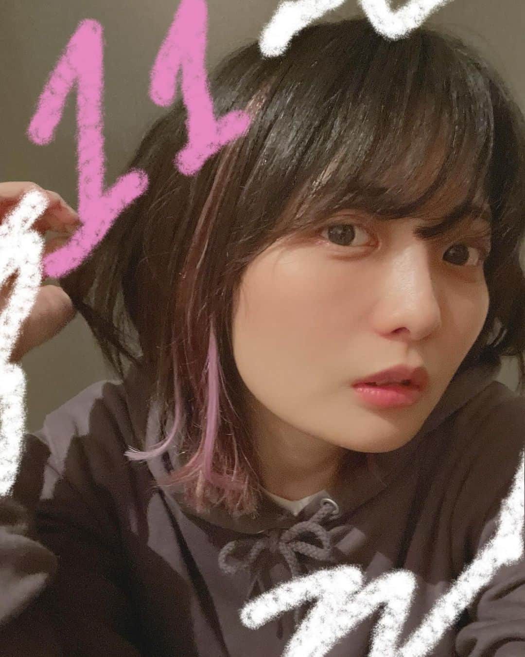 朝木ちひろのインスタグラム：「#カレンダーシリーズ 11月  え、明日から12月！？ うわぁ今月色々刺激受けることあったので、12月創作がんばりたいです  あと12月は皆様にお会いできる機会が！ ↓  12月14日(木) 新宿ケイズシネマにて #階段の先には踊り場がある 20時半〜の回、 上映終了後の舞台挨拶に登壇いたします。  お時間が合えば是非観にきてください🥰」