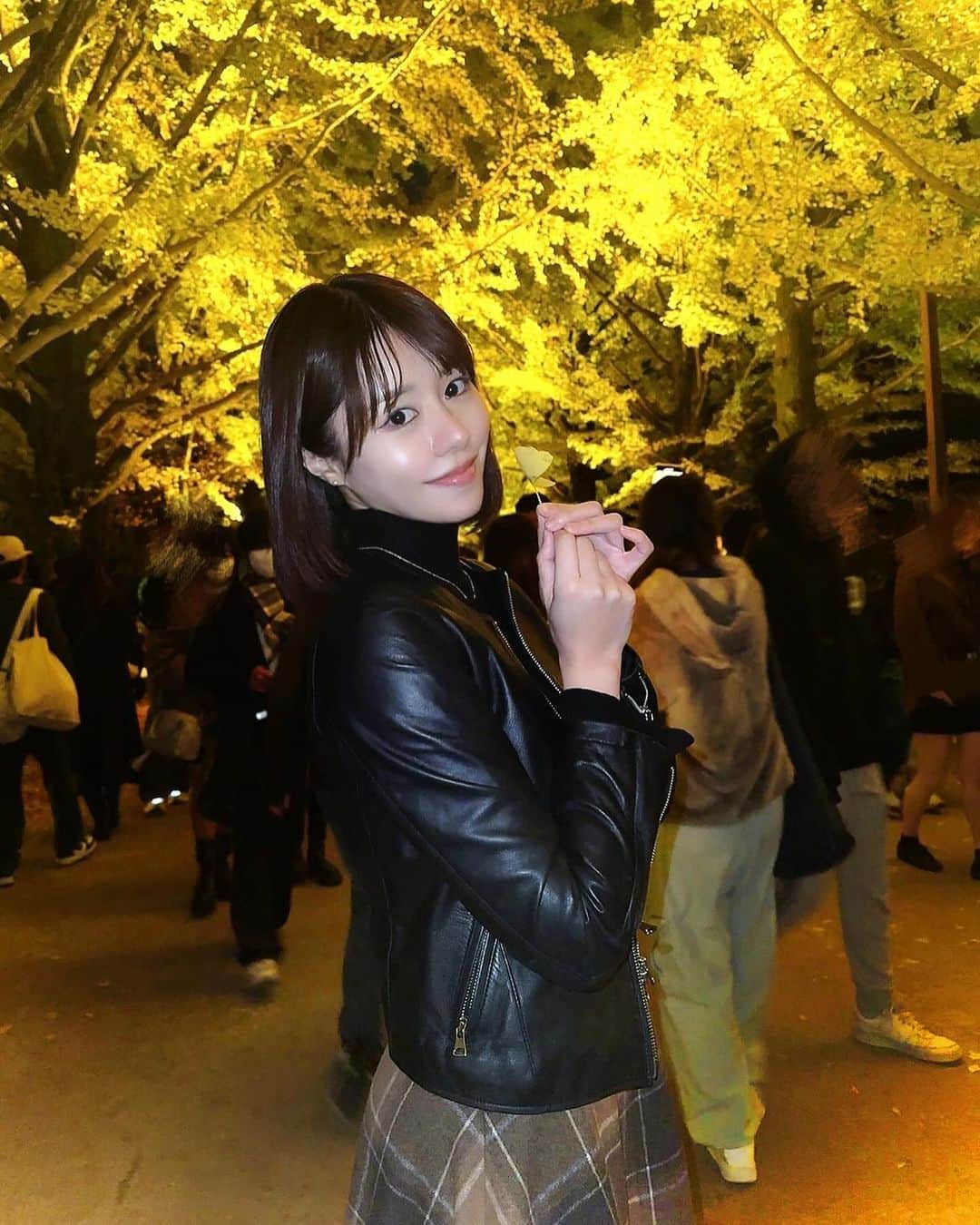 瑠川リナのインスタグラム：「11月ももう終わり...🍂 お疲れ様でした💛😉  #昭和記念公園 #Autumn」