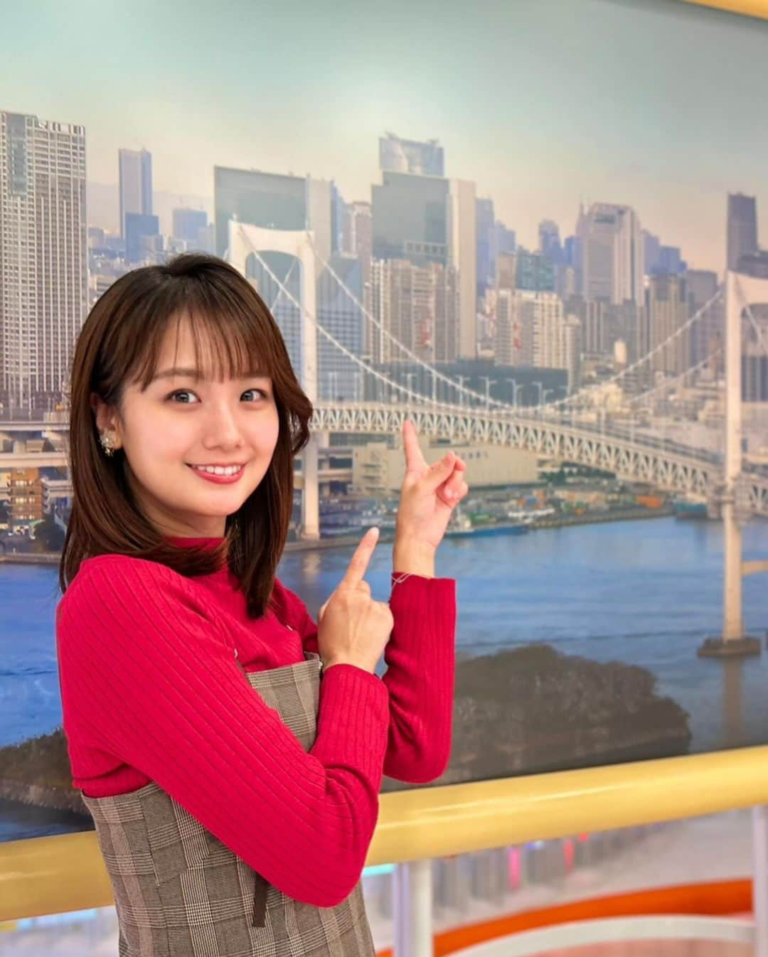 フジテレビ「めざましテレビ」さんのインスタグラム写真 - (フジテレビ「めざましテレビ」Instagram)「井上です🎄 毎日乾燥していますね、、🍂 放送中はカサカサして原稿が捲れない！と慌てないようにハンドクリームをしょっちゅう塗っていますが、最近は夏に比べて倍の速度で減っています😂」11月30日 18時42分 - mezamashi.tv