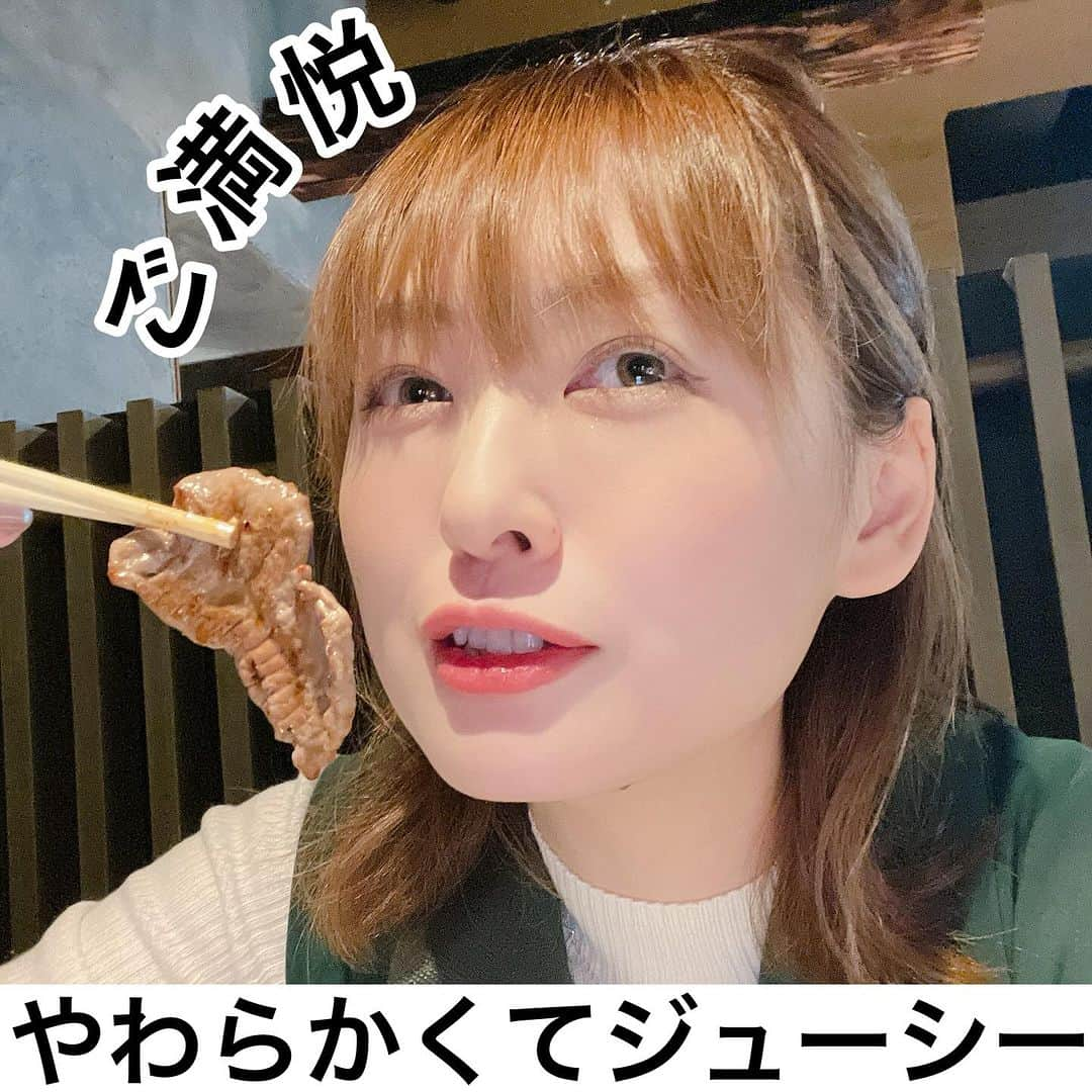 脇田唯さんのインスタグラム写真 - (脇田唯Instagram)「𓌉𓇋 ‎🥩  すすきのにありますジンギスカン屋さんです。  🍽水芭蕉  📍札幌市中央区南五条西5丁目美松タワービル 焼肉酒房　水芭蕉  私が今回食べたのはこちら 💁‍♀️💁💁‍♂️  【味付ジンギスカン】 こちらの人気商品！秘伝のタレに漬け込みました！羊が苦手な方でも食べやすいと評判✨  【北海ジンギスカン】 北海道産の豚ロースを独自のタレに漬け込み、柔らかい仕上がりに！  【知床牛ホルモン】 知床にある提携牧場「大橋牧場」さん直送！一頭買でお店仕込みの為、新鮮👏牛ホルモンは小腸を使用しており、脂がクセになります！他にも知床牛を使用したホルモンはありますが、今回はこの牛ホルモンで！和牛のホルモンを取り扱っているお店は希少だとか。  こちらのタレは甘めな感じで道民が好きな味👍 ご飯が欲しくなる、ビールが進む味ですね。  女性として嬉しいのは店内が本当に綺麗なのと、椅子の下に荷物をしまえることと、焼き網のすぐ横に煙を吸い取る穴があるので、ほとんど匂いが気にならないことです！  服や髪の毛についた匂いって、なかなか取れないんですよね。  みんなで飲んでる時は良いけど、家に帰るまで気になったり、洗濯するまでお家の中にも匂いがこもる気がしてちょっと困るんですが、ここから帰宅する時はほとんど気になりませんでした☺️  さて！最後まで読んでくださり、ありがとうございましたー！ なんと、2024ねん3月末まで有効の特典頂きました。  脇田唯の投稿を見ました！で、飲み放題メニューにあるドリンクの中から、好きな物を1杯サービス下さるそうです！  飲み放題メニューもあるみたいですが、そこまで飲まない、食事を楽しみたいって方はご利用ください🥰  ぜひ、一度、来店してみてねー！  PR @yakiniku_mizubasyou #すすきのグルメ #すすきの焼肉 #すすきの飲み #すすきの居酒屋 #すすきの駅 #札幌焼肉 #すすきのジンギスカン #札幌ジンギスカン」11月30日 13時18分 - post_yui