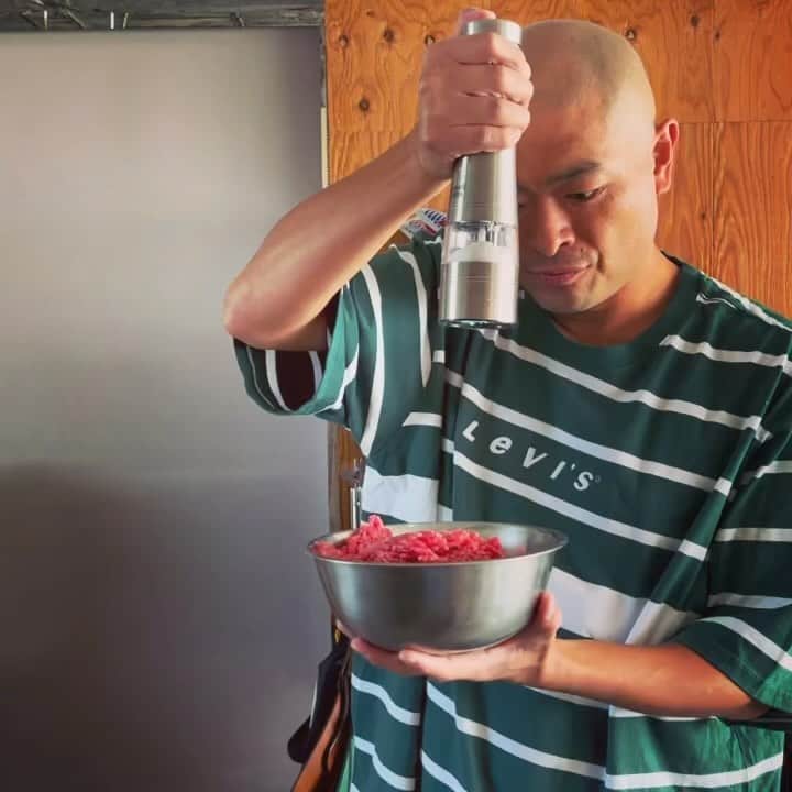 あばれる君のインスタグラム：「今日はかわいいハンバーグと即席マッシュポテトにしたよ。」