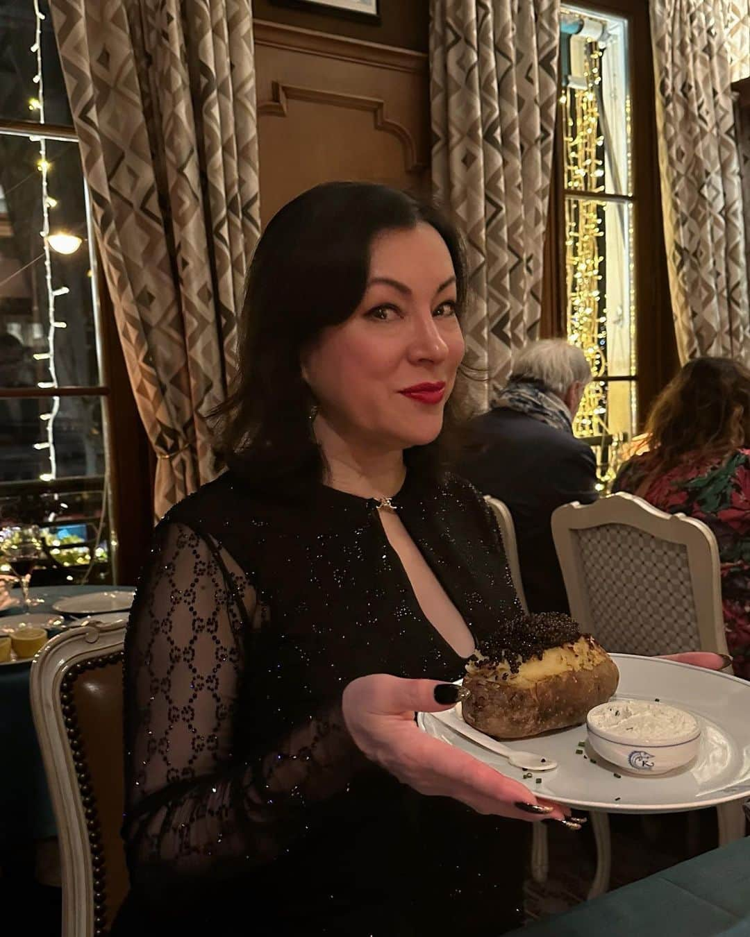 ジェニファー・ティリーさんのインスタグラム写真 - (ジェニファー・ティリーInstagram)「Caviar Kaspia. 🍸🍸🍸 #Paris #caviar #caviarkaspia」11月30日 13時39分 - jennifertilly