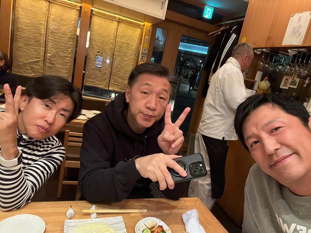 中野猛のインスタグラム：「昨日は東京で久しぶりに3人のオッサンでゴルフへ行き..夜は恵比寿で焼き鳥を食べた。 タマにはオッサン達で飯を食べるのも悪く無い😀 (まあ、最近はオッサンとしか食べてないが😛)  ありがとうオッサン達 #恵比寿」