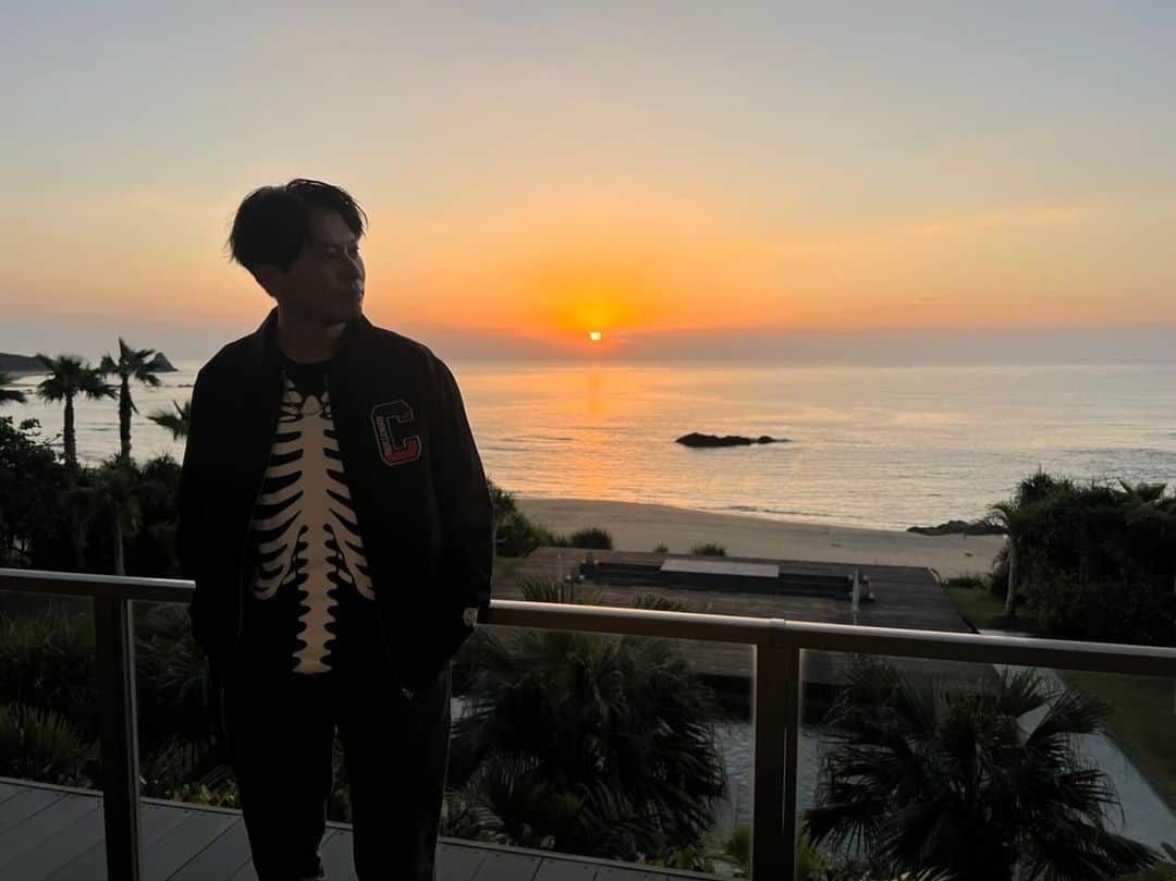 のインスタグラム：「ロケで絶景を見ました🌅🌊 詳細はまた後日！ お楽しみに！」