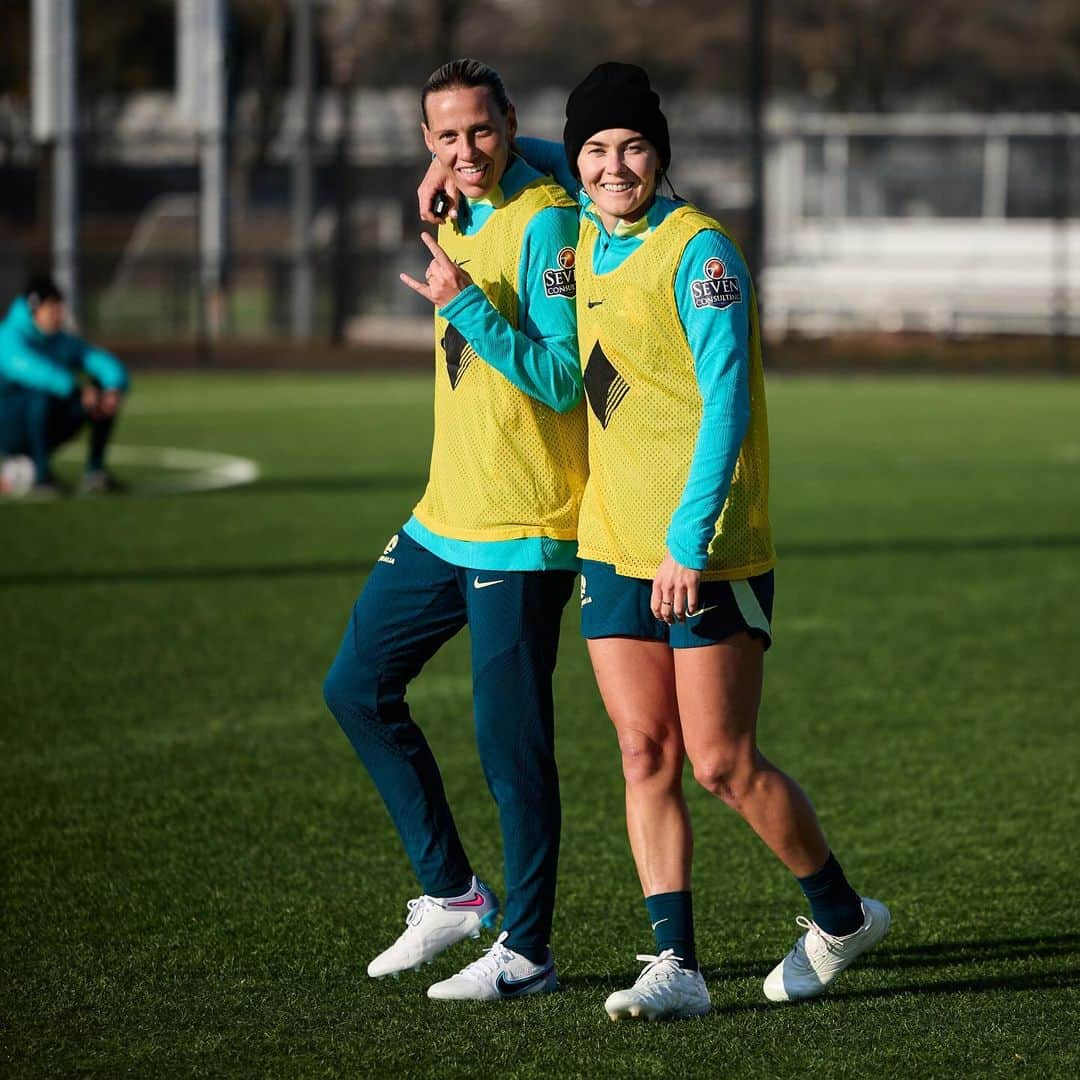 エミリー・バン エグモンドさんのインスタグラム写真 - (エミリー・バン エグモンドInstagram)「It’s good to be back 🇦🇺⚽️」11月30日 13時58分 - emilyvanegmond10