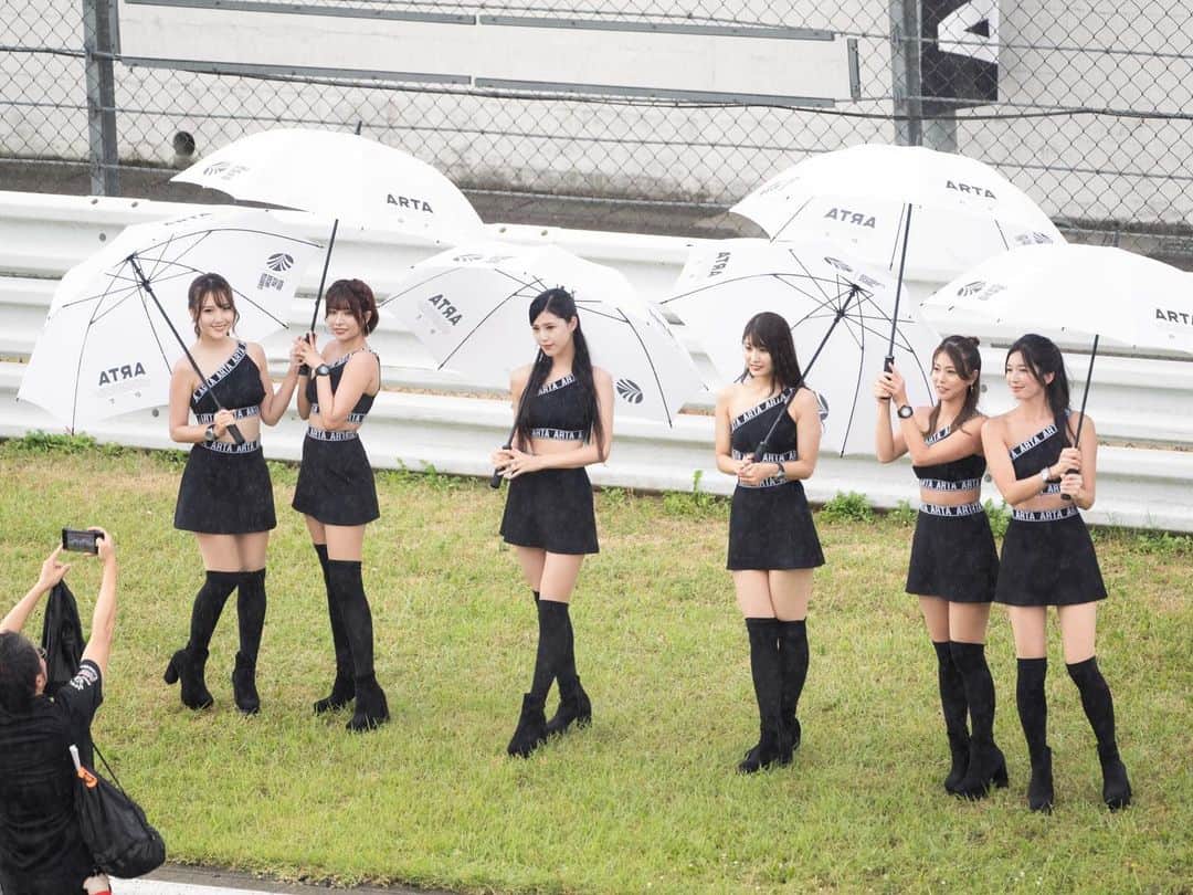 真木しおりさんのインスタグラム写真 - (真木しおりInstagram)「本当に大好きすぎるよお🥺⭐️  #ARTA#ARTAGALS#SUPERGT#AUTOBACS#オートバックス #HONDA#無限 #MUGEN #RQ #레이싱모델　#レースクイーン#racingmodel#supergt #スーパーGT #真木しおり#はらことは #沢すみれ #今井みどり #木村理恵 #藤井マリー」11月30日 20時25分 - maki_shiori_dayo