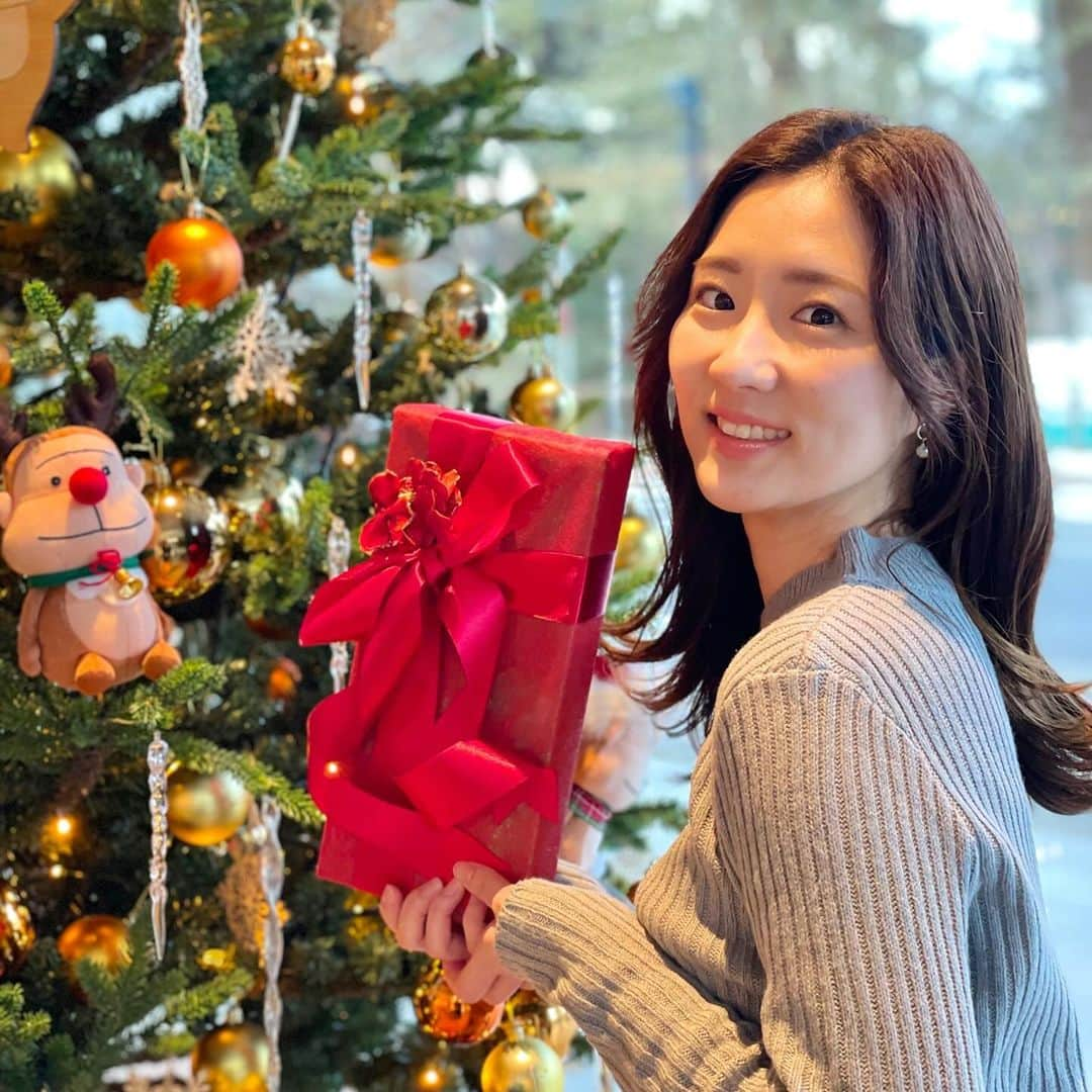 世永聖奈のインスタグラム：「❤️🤍 ⁡ ⁡ 今年も カーナビ紅白歌合戦 に出場します ⁡ クリスマスの2日後 12月27日 生配信！ ⁡ 歌ったり踊ったり ⁡ 胸焼けぶりっ子発動予定です ⁡ 予めご了承ください ⁡ 詳しくはHBCラジオのHPで♡ ⁡ ⁡ #対戦相手聞いて時止まった #がんばるぞ #おー ⁡」