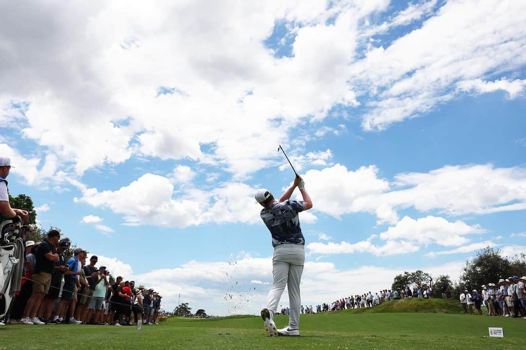 ロバート・マッキンタイアのインスタグラム：「We keep on fighting 👊🇦🇺 @ausopengolf」