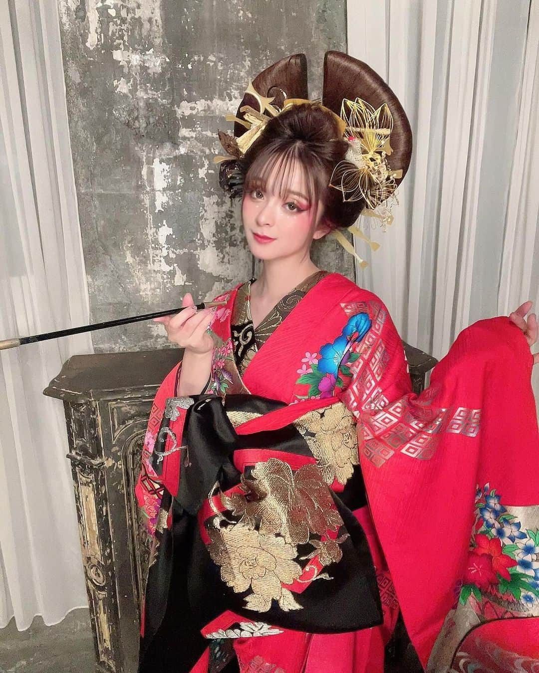 MARiAさんのインスタグラム写真 - (MARiAInstagram)「MARiA 写真集第4弾『美姫　HIME』 本日発売日です❤️  早い方はもう届いたよって方もいるかな？？  ドキドキ💓  届いたら感想教えてね♡  みんなのお気に入りのMARiAは見つかるかなー？  リリイベも沢山決まったので ぜひ愛にきてねっ  詳細はHPで✨ #MARiA #美依礼芽 #小美 #GARNiDELiA #花魁　#写真集」11月30日 14時24分 - maria_grnd