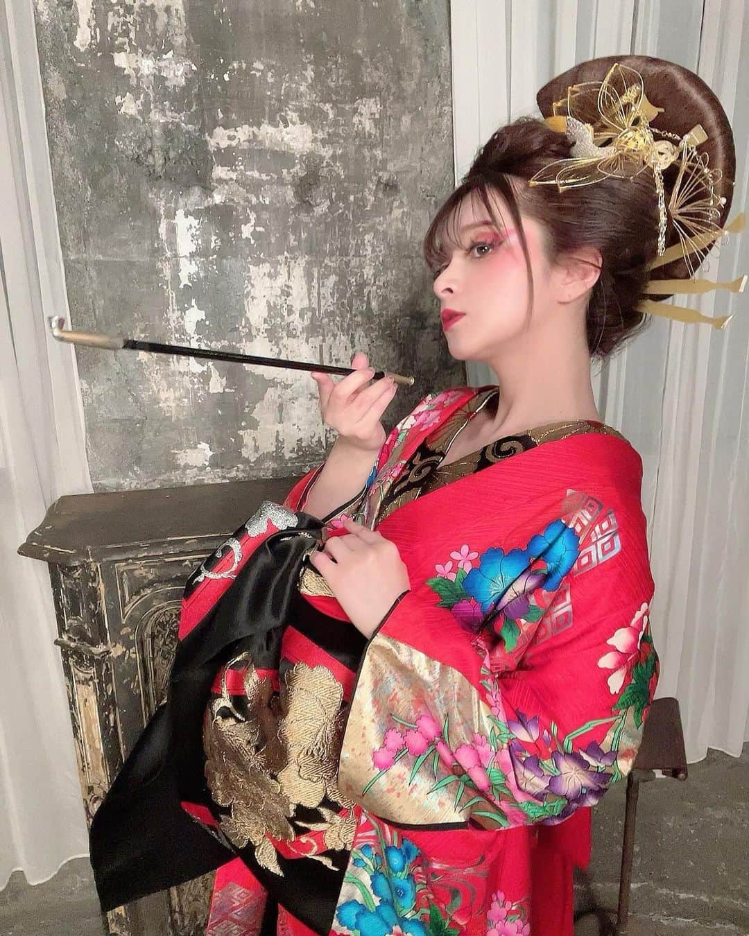 MARiAさんのインスタグラム写真 - (MARiAInstagram)「MARiA 写真集第4弾『美姫　HIME』 本日発売日です❤️  早い方はもう届いたよって方もいるかな？？  ドキドキ💓  届いたら感想教えてね♡  みんなのお気に入りのMARiAは見つかるかなー？  リリイベも沢山決まったので ぜひ愛にきてねっ  詳細はHPで✨ #MARiA #美依礼芽 #小美 #GARNiDELiA #花魁　#写真集」11月30日 14時24分 - maria_grnd