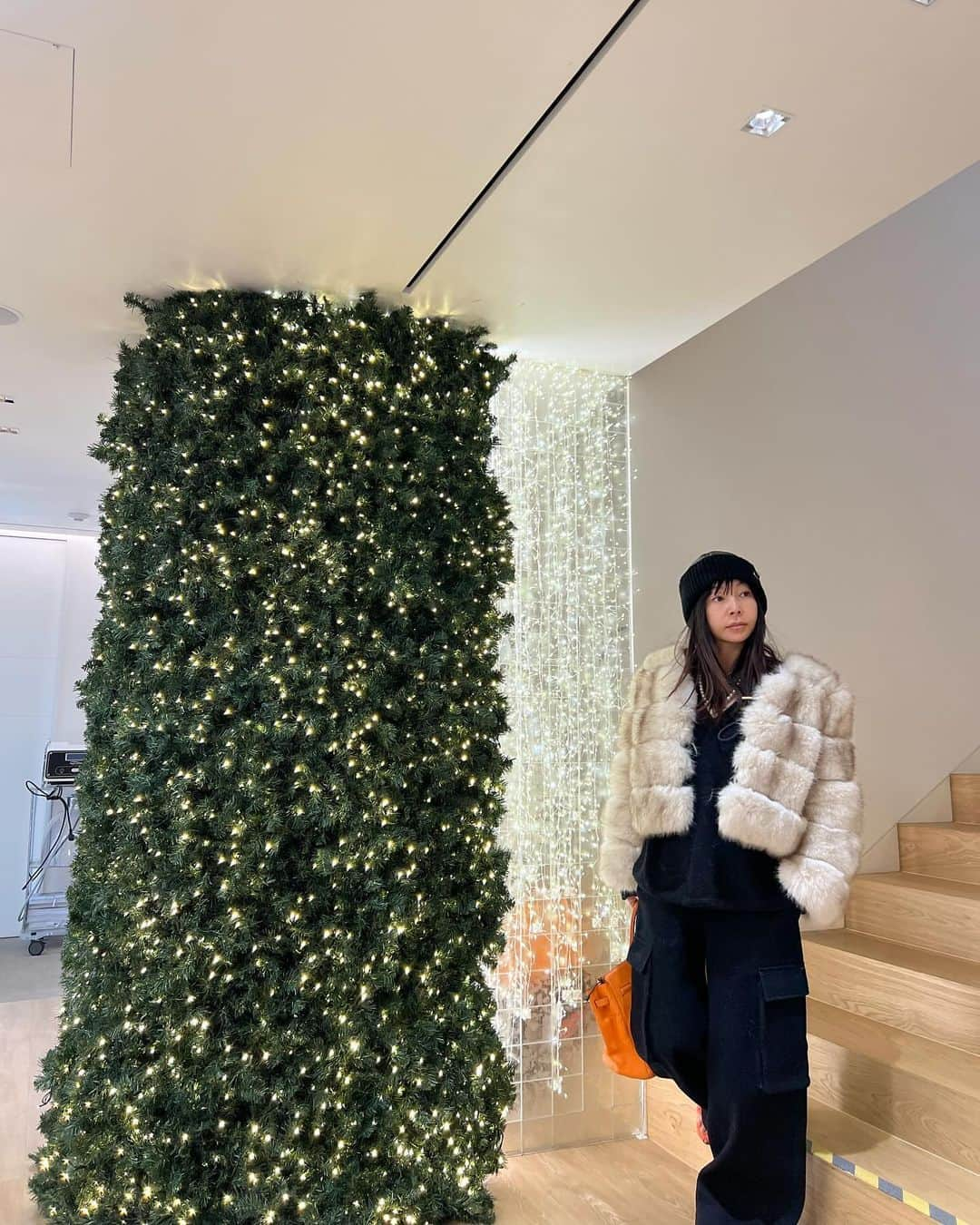 ファン・シネさんのインスタグラム写真 - (ファン・シネInstagram)「_ ❤️Christmas tree makes me happy every time💚 #11월끝 _」11月30日 14時29分 - cine33