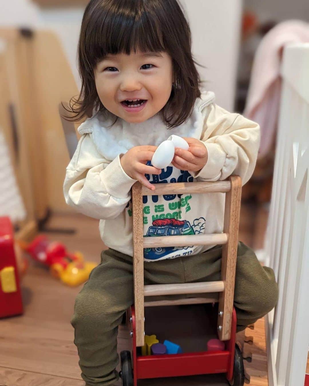 宇都宮まきのインスタグラム：「やってみたかったお揃いの服😍 サイズほとんど変わらん🤣 まじオカルト〜🐷😂😍🤞㊗️🍌」