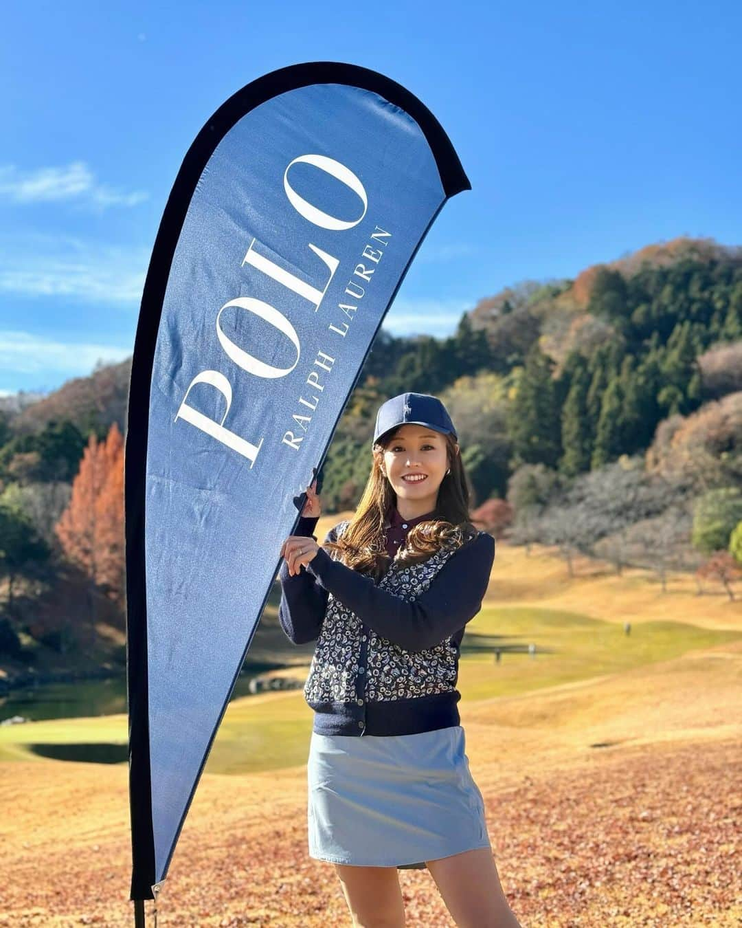 SARAKIMISAKIのインスタグラム：「Ralph Lauren Golf Cup🐎💙🤍 @poloralphlauren  @gdo_golfshop   とても綺麗なクラシカルなゴルフ場 メイプルポイントゴルフクラブで開催されました🍁✨  参加者の皆さんのコーディネートが とても上品で素敵🐻🍂✨  私も全身ラルフローレンで参加させていただきました✨ さすがラルフローレンという上品でおしゃれな色合い🤎 久々のゴルフとても楽しかった🤭  . . . . #ラルフローレンgdo23fw #ラルフローレン  #rlx  #gdo  #ゴルフコーデ」