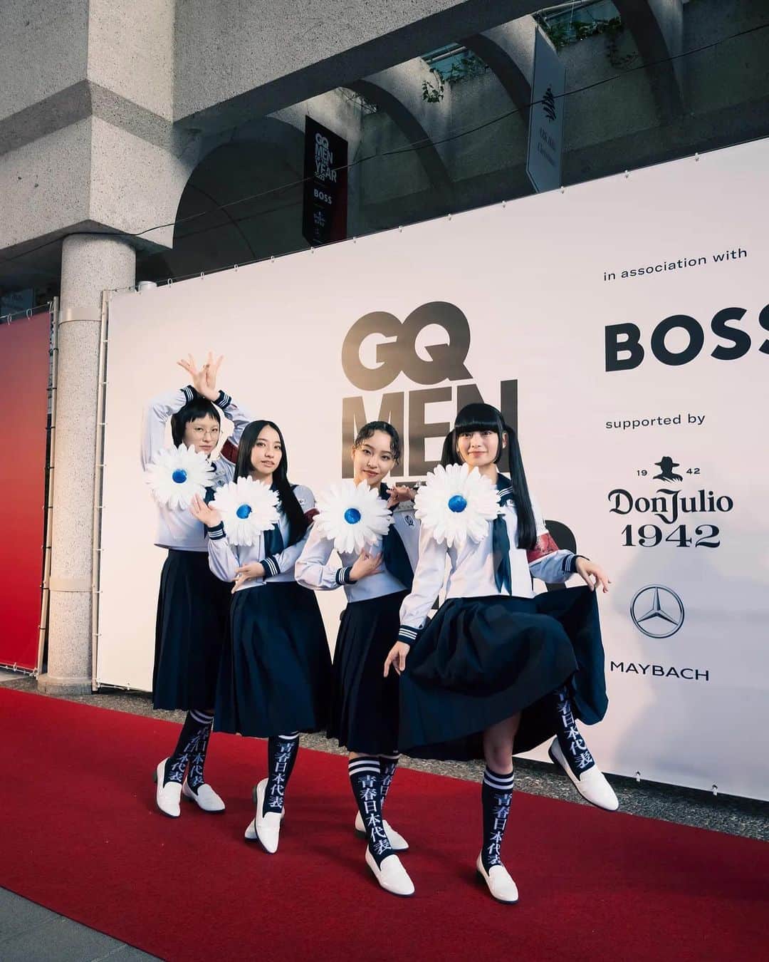 RINのインスタグラム：「#GQMENOFTHEYEAR2023 BREAKTHROUGH ARTIST  ありがとうございます。 レッドカーペット、大きなお花、背筋がしゃんとしました。💐」