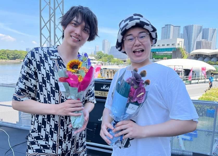大橋典之さんのインスタグラム写真 - (大橋典之Instagram)「『#パリピ孔明 』 ありがとうございました！  最後まで素晴らしい作品に携われて心から嬉しいです！ 当初はまさかJET JACKETのメンバーなれると思ってなかったのでびっくりでした。 どのスタッフさんも出演者さんも愛があり、このような作品が生まれたのだと思います。 楽器やってて良かった！そして音楽って改めて最高！そんな気分に浸っています！  最終話感動しまくりでした。。。  そして英子目線のスペシャルMVがあります！泣きます。観てください！ https://youtu.be/jzXJ93Qmcms?si=FnIFF_n3tABV4TX9  本編やスピンオフもTVer、FODで配信もあるので何度も観てください！  改めてありがとうございました🎸🎹🥁 JET JACKET TAKU」11月30日 14時43分 - chiaki_matsunobu_official