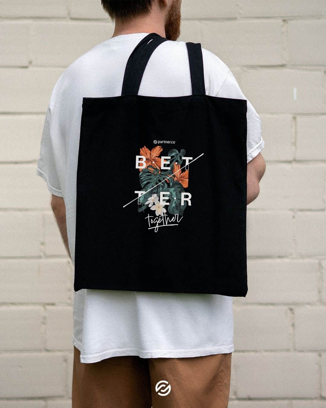 ARIIX Officialのインスタグラム：「📣 TOTE BAG GIVEAWAY   We’ve got the perfect accessory for you — and it’s FREE this week!  ENTER TO WIN it before 11:59 p.m. MT Dec. 6, 2023. Here’s how:  📣Follow @PartnerCoGlobal, @JohnWadsworthPC and @DarrenZobrist 📣Like this giveaway post 📣Tag a friend in the comments 📣Get bonus entries for sharing this to your story  #PartnerCo #Giveaway #ToteBag   This promotion is not sponsored, administered or associated with Instagram in any way. The winner will be notified on Dec. 7, 2023, via a direct message from @PartnerCoGlobal. The winner has 48 hours to claim the prize, or a new winner will be chosen. Open to all U.S. and Canada residents (excluding Quebec), 18 years of age and older.」