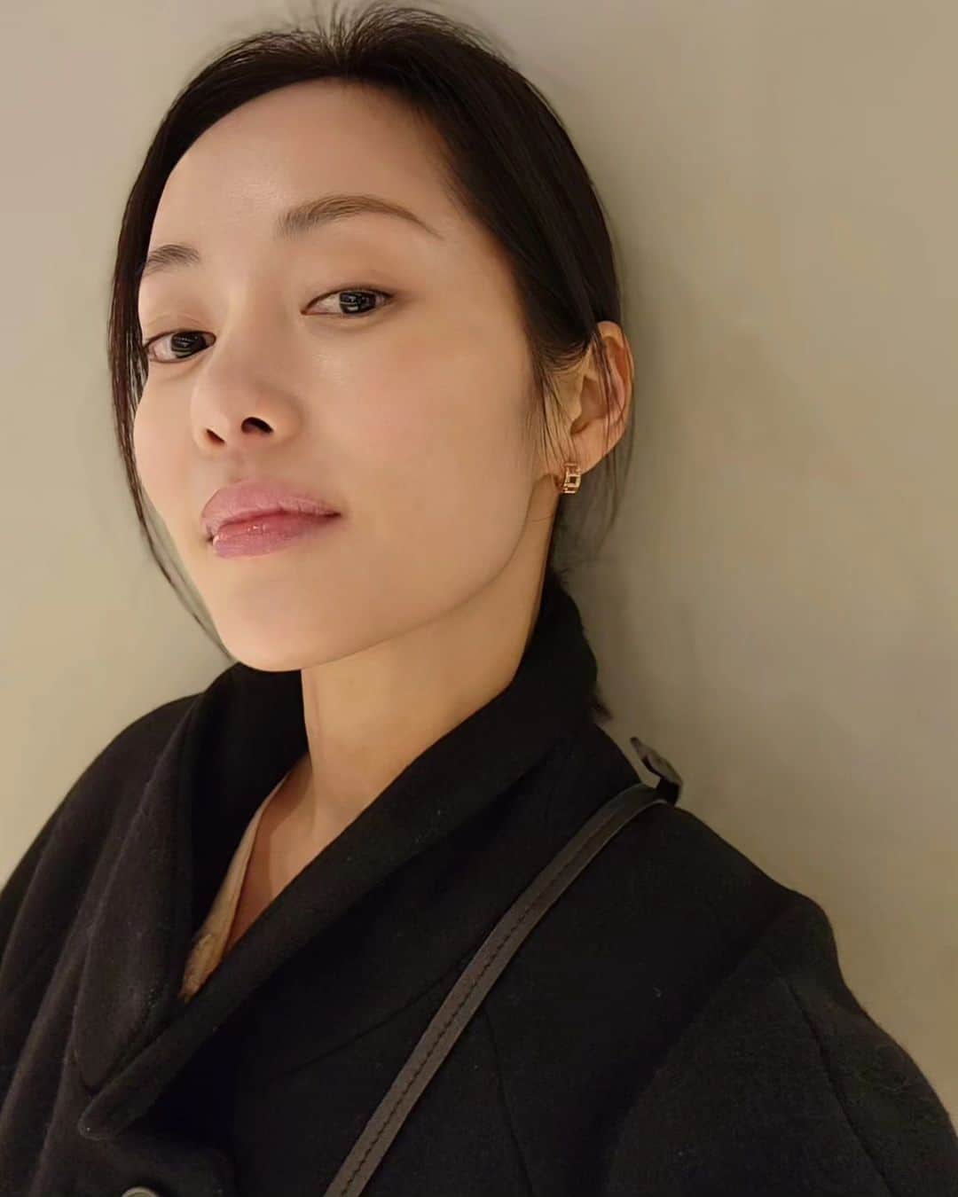 ユン・アジョンのインスタグラム：「살좀빠졌나봐  #애증의다이어트」