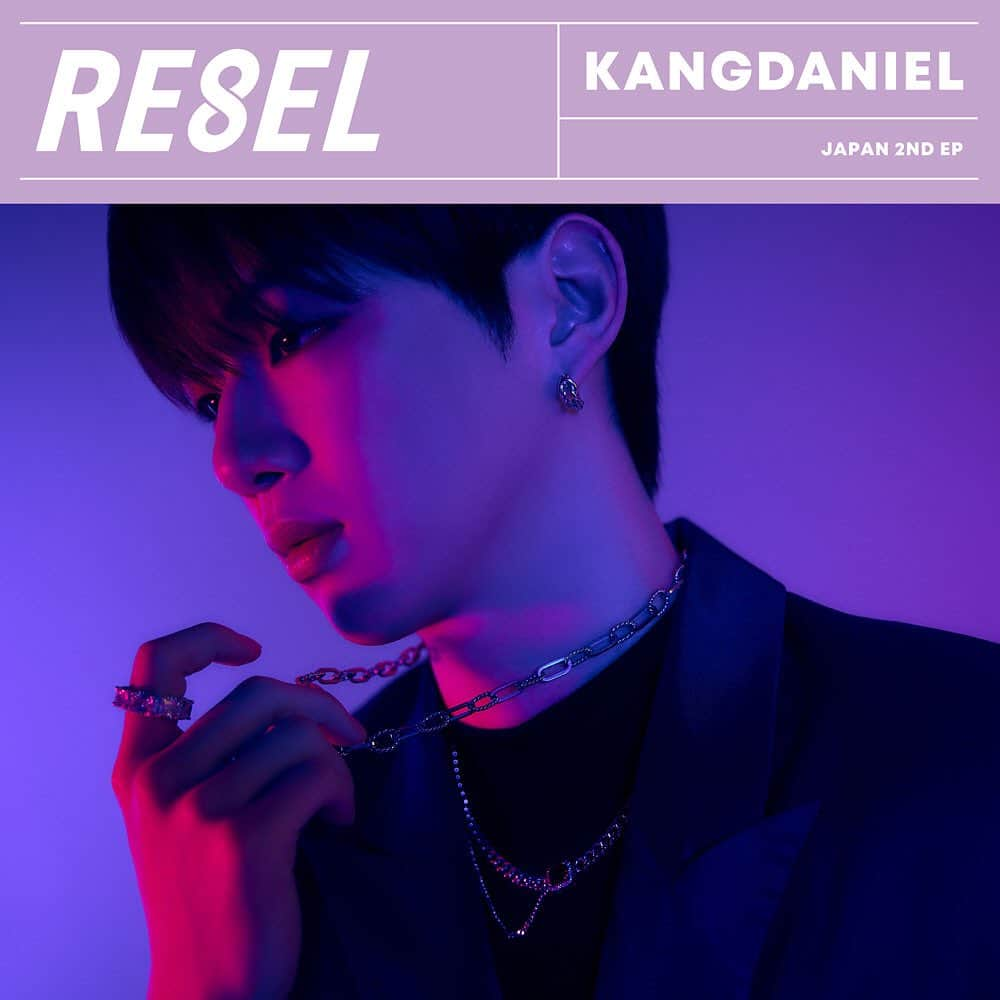 ワーナーミュージック・ジャパンのインスタグラム：「#KANGDANIEL  #カンダニエル 最新曲 日本盤EP『RE8EL』11/29リリース🎉  誰もいない図書館で熱唱？！ミュージック・ビデオも公開！👀 リンクはストーリーズに✍️  #RE8EL」