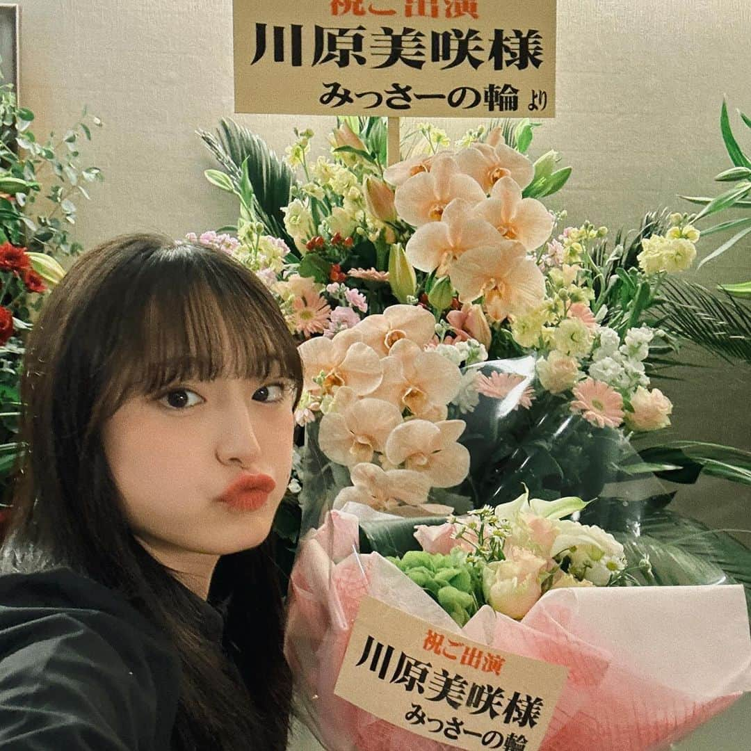 川原美咲のインスタグラム：「💐💐❤️ 本日2日目！ ・ ・ ・舞台 『見えない人たち〜誰もそれに気づかなかった〜』 ・ 👁️‍🗨️ 11月29日〜12月3日まで 👁️‍🗨️ 築地ブディストホール 👁️‍🗨️川原はハート班❤️ ・ ・ 待ってます❤️ 詳細は、【舞台詳細】　のストーリーアーカイブから！ ・ ・ ・ ・ ・ 詳しく↓ 🎫 ○A席→7500円 ○B席→6500円  （※コリッチから予約は、A.B.席どちらも座席指定不可です、）  ⚠️コリッチの「パン・プランニング」の方から予約してしまうと、川原美咲扱いにならず「パンプランニング扱い」になるのでご注意ください！  インスタのストーリーアーカイブ【舞台詳細】ストーリーの“コリッチはこちらから”みたいな私専用のサイトからなら予約するだけで川原美咲扱いになります！！  ※今回の“見えない人たち”と言う作品も、前列で見る面白さとB席で見る面白さが違って面白いと思います！  ブラックコメディで「おぉ〜」ってなったり､やっぱり是枝さんの作品なので日常のあるあるが沢山溢れていたり笑笑　コメディなので笑えるシーンもあったり…😎でも、ふと自分を重ねると…？なとかもあったり、私もあまり見たことのない感じ方をする作品です！  私は、1.2.3話､一応全話に出演致します！ （主に3話！） ぜひお越しになってください🩷 皆さんにお会いできる日を心待ちにしてますね🥰 待ってます♡  🎫　※チケットはぜひ､川原美咲扱い　にしてください✨ 　  ⚠️私は🩷ハート班🩷で出演します🙇‍♀️  30日(木) 14時〜D②/19時〜❤️  12月 1日(金) 14時〜❤️③/19時〜D③  2日(土) 13時〜D④/17時〜❤️④  3日(日) 13時〜❤️⑤/17時〜D⑤」