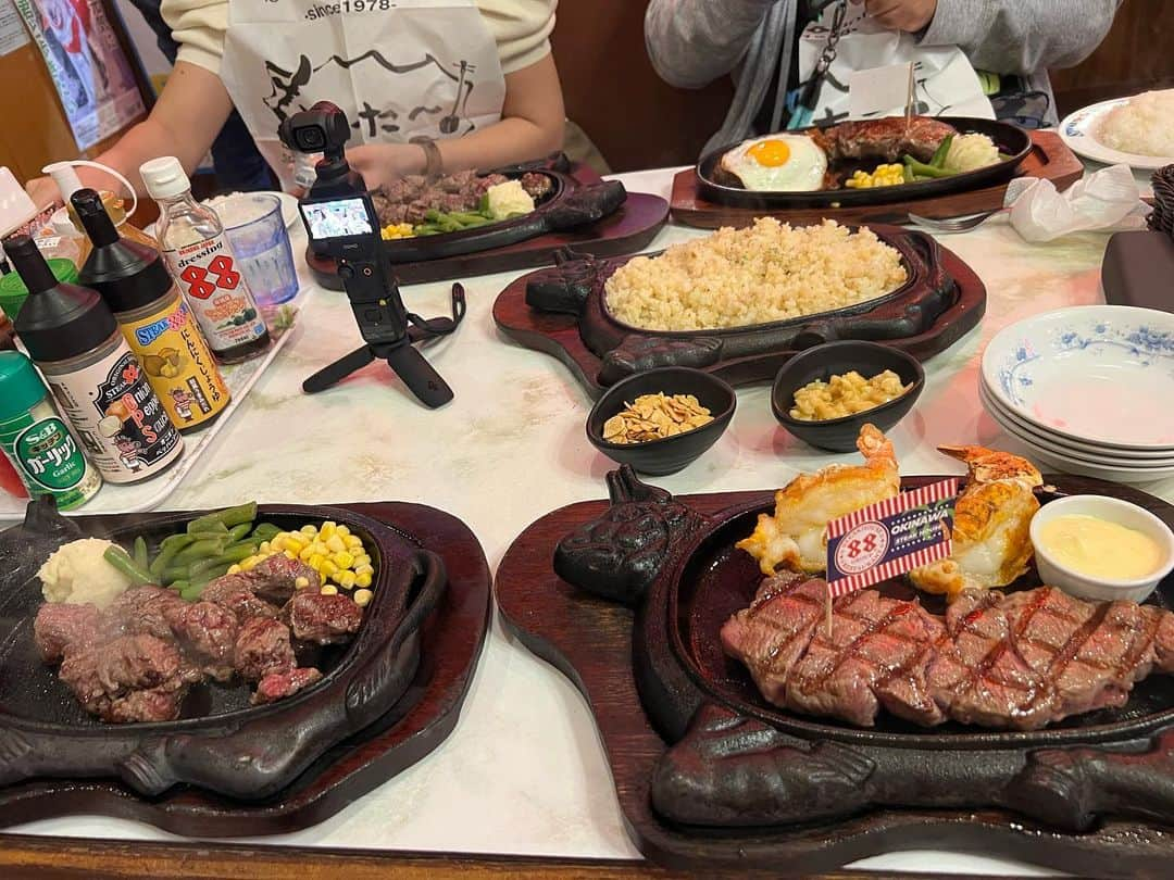 大嶋みくさんのインスタグラム写真 - (大嶋みくInstagram)「初ステーキ88！！ 美味しかった〜🥩」11月30日 15時27分 - oshima_miku