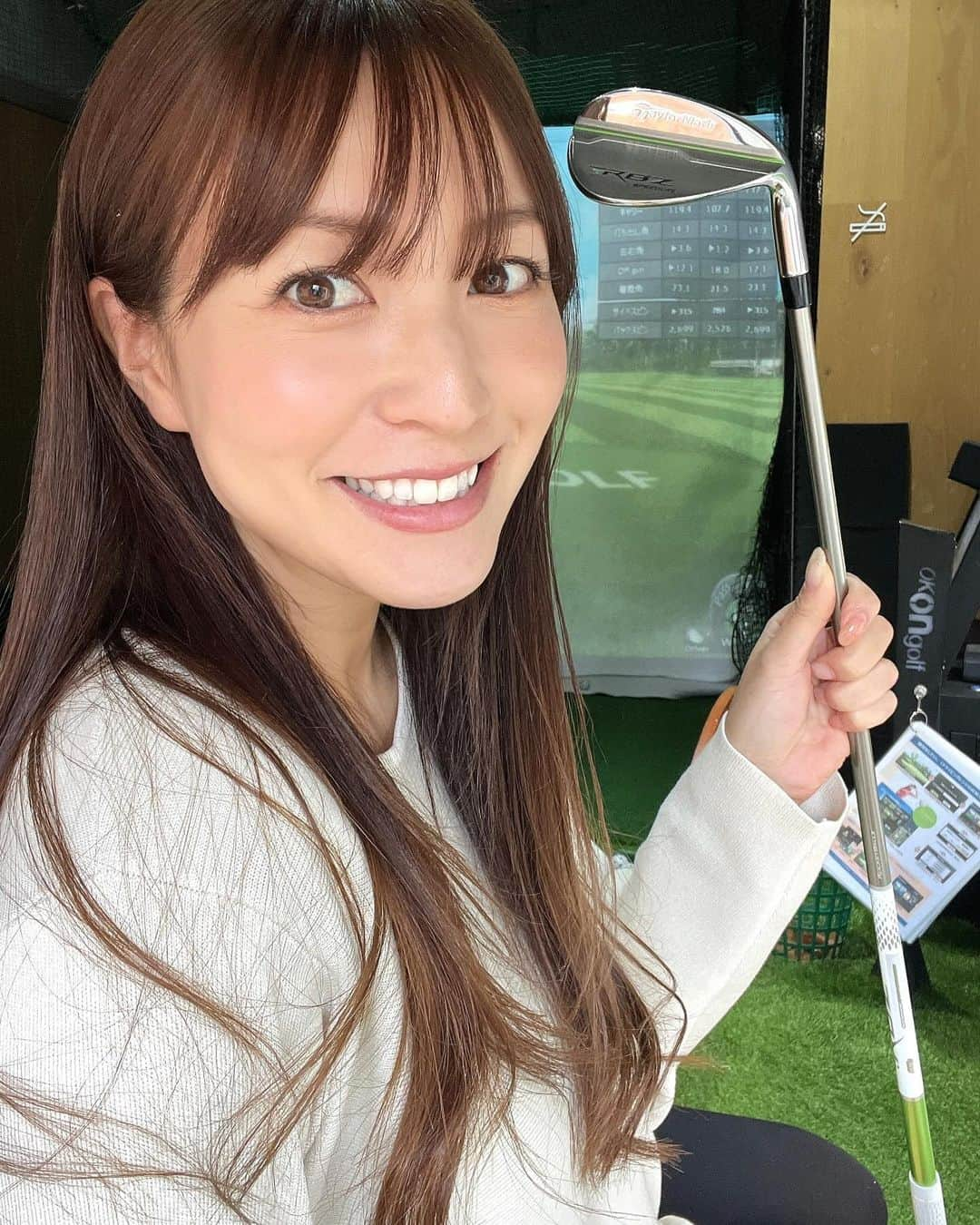 高沢奈苗さんのインスタグラム写真 - (高沢奈苗Instagram)「.  ラウンド前日に練習したくて @bulletgolf_tokyo へ🏌️‍♀️  寒い日だったのでインドアの練習場は動きやすい🏌️‍♀️👏  バレットゴルフ恵比寿の一階はカフェがあるからコーヒーとお菓子を買って休憩したり打ったりと1人でまったり寛いだ😆☕️（もちろんゴミは自分でお持ち帰りがルール）  24時間無人営業の会員制だから、スタジオ別に会員の人数決まってるけど、恵比寿店は若干名空きがあるそうです💡  これから寒くなるからインドア練習場は行きやすいね😊  .  .  #bulletgolf #bulletgolf恵比寿 #インドアゴルフ練習場 #ゴルフ女子 #打ちっぱなし #24時間無人営業 #アプローチ練習 #恵比寿インドアゴルフ」11月30日 15時33分 - nanaetakasawa