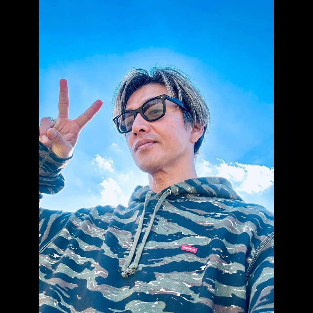 木村拓哉さんのインスタグラム写真 - (木村拓哉Instagram)「⁡ ⁡ ⁡ 「今日も過ごしやすい陽射し！ こんな日は、いつもより笑顔になる気がします。」 ⁡ 拓哉 #木村拓哉#TakuyaKimura」11月30日 15時37分 - takuya.kimura_tak