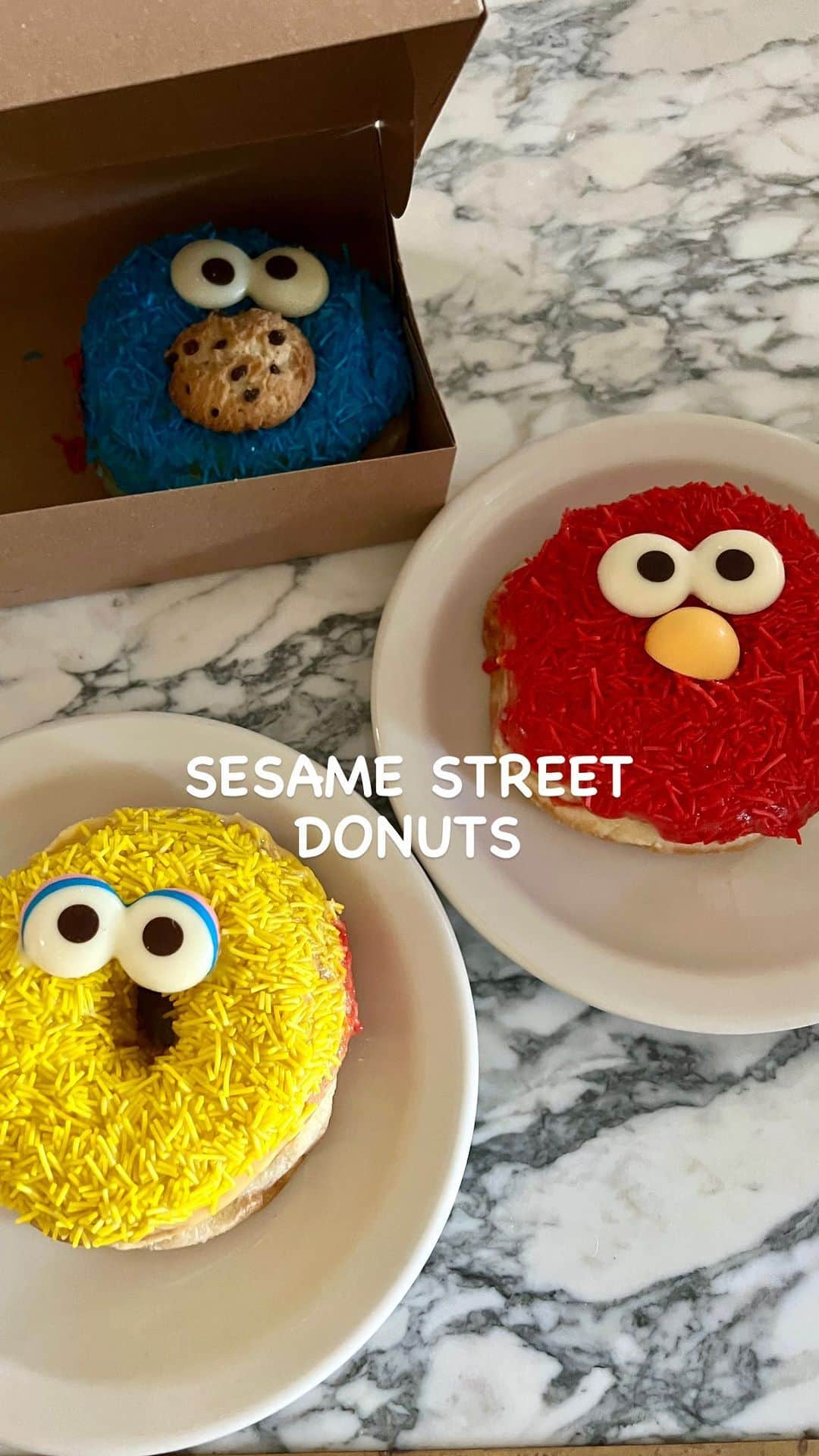 瀬戸あゆみのインスタグラム：「今日からOpenのSESAME STREET MARKETのドーナツ🍩 @sesamestreetmarket  かわいすぎるしおいしい。。！❤️  お土産にもらったのだけど、これはテンション上がった⤴︎ #セサミストリート  #ドーナツ」