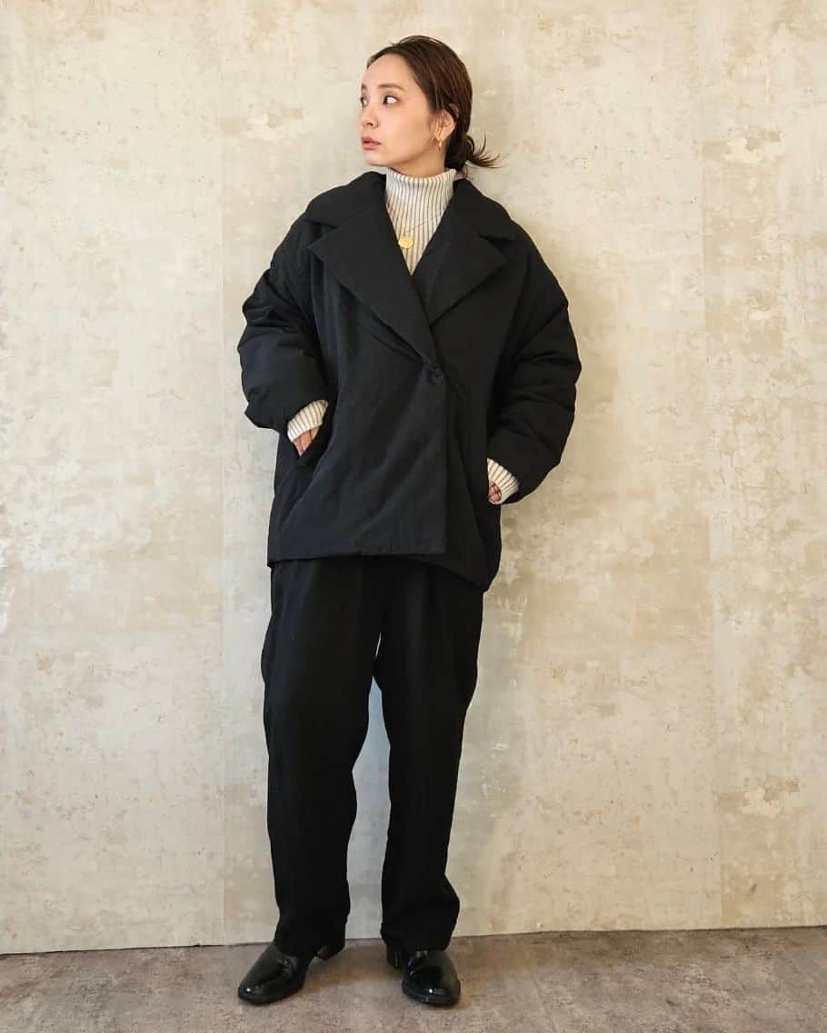 CHIHARUさんのインスタグラム写真 - (CHIHARUInstagram)「軽さ×あたたかさ×デザイン性を兼ね備えた大人中わたコート 。ジャケット着たいけど寒すぎるーって時にちょっとそれっぽくカッコいい感じに着れる😚  #laemuse #大人カジュアル  #大人コーデ ＠laemuse.official」11月30日 15時51分 - 10090725c