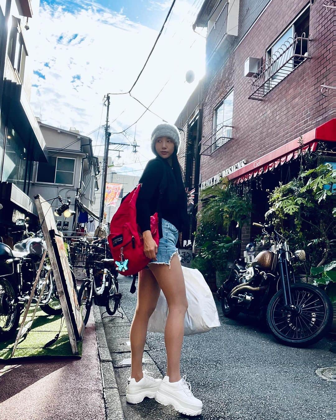 Areum Jungのインスタグラム：「Many second-hands shops 👏🏻👏🏻  시모키타자와 🔥듣던대로 구제샵들이 쫙~ 무난하고 호불호없는, 비교적 젊은이들 취향인 구제를 원하시면 시모키타자로 고😎👍  #일본여행 #도쿄야행 #도쿄 #tokyo」