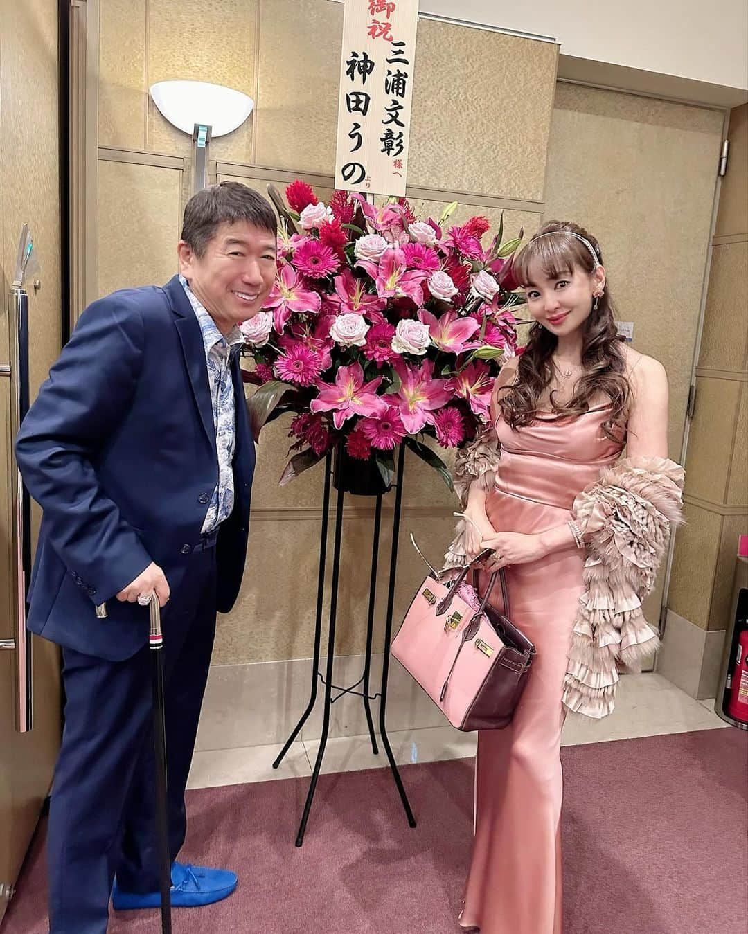 神田うのさんのインスタグラム写真 - (神田うのInstagram)「文君💕こと三浦文彰さん💕のヴァイオリン🎻貸与式&記念ミニコンサートへ☺️ @fumiakimiura  圧巻の演奏に全ての観客がその音色に惹きつけられっぱなしでした✨  今回貸与されたグァルネリデルジェス🎻も最高の弾き手、文君💕に弾いてもらえて喜んでいるように鳴り響いていました☺️✨  ストラド🎻→デルジェス🎻と二代最高峰ヴァイオリンを貸与される音楽家はほぼいないでしょう。 それ程に文君が未来のクラシック音楽界を担う素晴らしい音楽家だからなんですよね☺️ 文君とデルジェス🎻最高のコンビです💙 相応しい弾き手と相応しい楽器がちゃんと巡り合うよう神様はちゃんと導いて下さるんですよね☺️  あのヤッシャ•ハイフェッツ氏も弾いていたこのグァルネリ•デル•ジェスのカストン🎻 これからはフミアキ•ミウラ氏が弾いてその素晴らしい音色を私達に届けてくれる事、大変嬉しく思います☺️  #ヴァイオリン#貸与式#ミニコンサート#グァルネリデルジェス#1732年製#カストン#そのお値段なんと#13億円#貸与されたヴァイオリン#ヴァイオリニスト#三浦文彰 さん#fumiakimiura#中島薫 さんと#王子ホール#神田うの#unokanda」11月30日 15時54分 - unokandaofficial