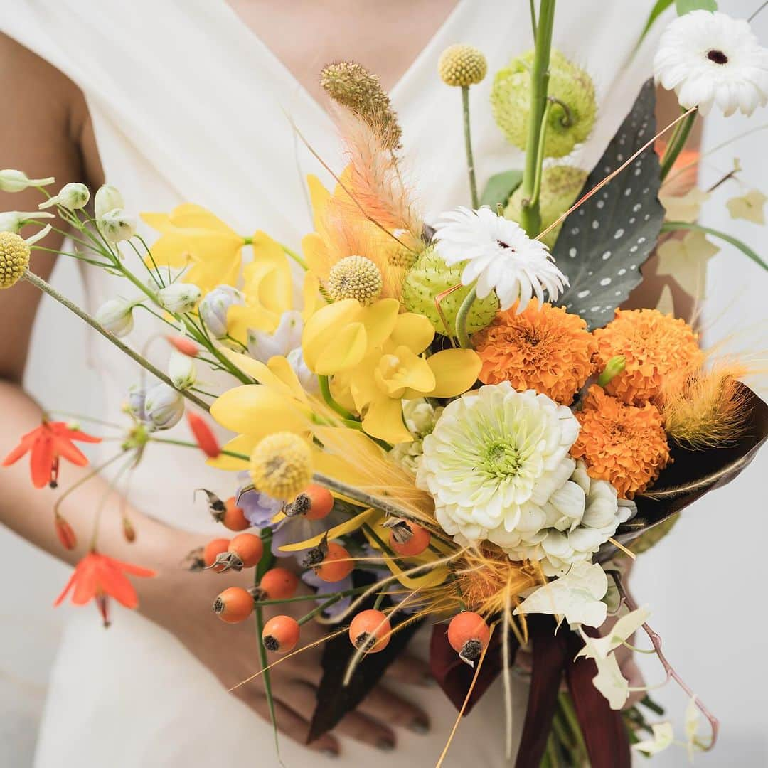 日比谷パレスさんのインスタグラム写真 - (日比谷パレスInstagram)「. HIBIYA WEDDING BOUQUET 日比谷パレス / ウェディングブーケ . . #日比谷パレス #hibiyapalace #日比谷ランチ #日比谷 #日比谷結婚式場 #日比谷公園 #ガーデンウェディング #アットホームウェディング #2023春婚 #2023夏婚 #2023冬婚 #プレ花嫁 #一軒貸切ウェディング #前撮り #式場探し #式場見学 #weddingphotography #会場装花 #ウェディングブーケ #ブーケ #weddingbouquet  #装花 #秋装花 #AutumnFlower #秋婚 #秋婚ブーケ」11月30日 15時55分 - hibiyapalace_wedding