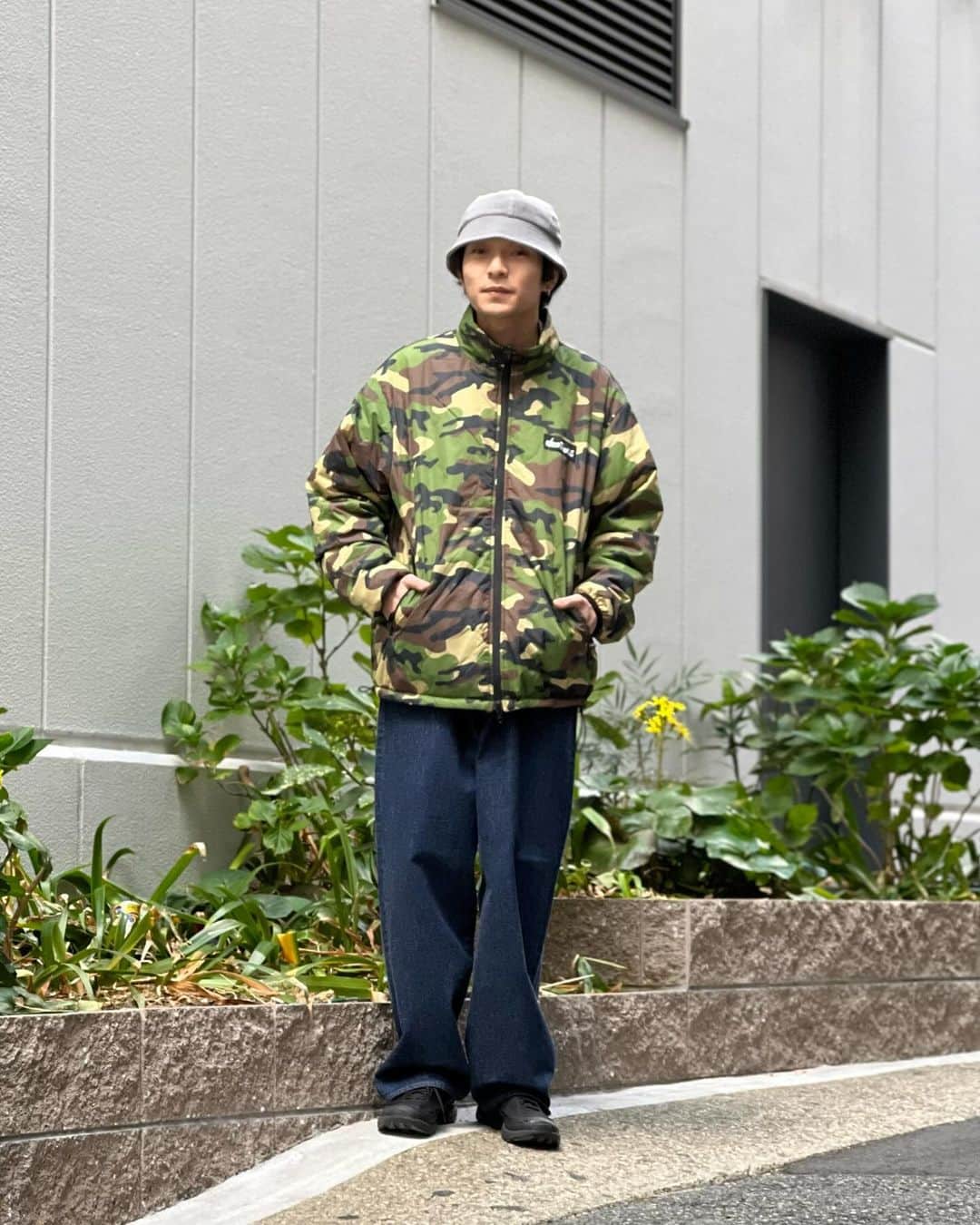 ビームス神戸のインスタグラム：「. 🔥【new arrival】🔥  WILD THINGS × BEAMS /  別注 Reversible Quilted Jacket  item no: 11-18-1563-585 price: ¥36,300-（tax in）  90年代に誕生した〈WILD THINGS（ワイルドシングス）〉アーカイブモデル"リバーシブルフーデッドジャケット"を基にリバーシブル仕様はそのままに、フードを無くしスタンド型へ変更した一品。  ───────────────── 🔎商品の問い合わせ🔍は、 電話 or DM でも承っております。 ⚠️営業時間中での返答となりますので、 お時間がかかる可能性がございます。 予めご了承下さいませ。  オンラインショップの商品ページより、 《ネット取り置き・取り寄せ》が可能です！ お気軽にお申し込み下さいませ🌵🌵🌵  @beams_kobe   ☎️078-335-2720 #beams#bprbeams#beamsplus#beamsboy#raybeams#kodomo#beamst#instafashion#instagood#outfit#outfitoftheday#fashion#ootd#beamskobe#kobe#japan」