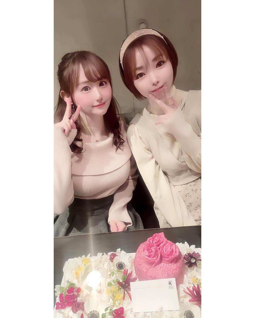 吉田麻衣子さんのインスタグラム写真 - (吉田麻衣子Instagram)「恵比寿にある　うしごろバンビーナヒルトップ店で　アニバーサリーコースをいただきました☺️ @ushigoro_yakiniku   黒毛和牛の肉ケーキにビックリ✨ 上質なお肉に感動しました  🥩アニバーサリーコース  サラダ 前菜三種盛り サーロインの握り　 上タン塩 サーロインのすき焼き 厚切りハラミ 国産A5黒毛和牛極上希少部位の肉ケーキ ミスジ シンシン とも三角 うしごろカレー プリン、マカロン　　  恵比寿でお祝い事の際は是非☺️  東京都渋谷区恵比寿南1-18-9 TimeZoneヒルトップビル 2F   #PR #うしごろバンビーナ恵比寿ヒルトップ店  #うしごろ #焼肉 #恵比寿 #instafood #instafollow  #instalike #instagood」11月30日 15時56分 - maiko.yoshida