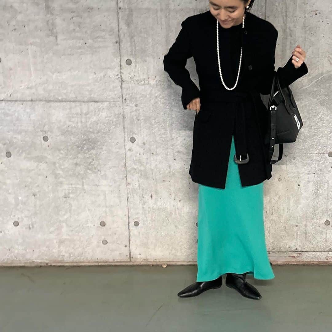金子綾のインスタグラム：「today's... #ootd  #akcloset   毎日毎日一緒に出歩いているミッキーとブーツ🤭」