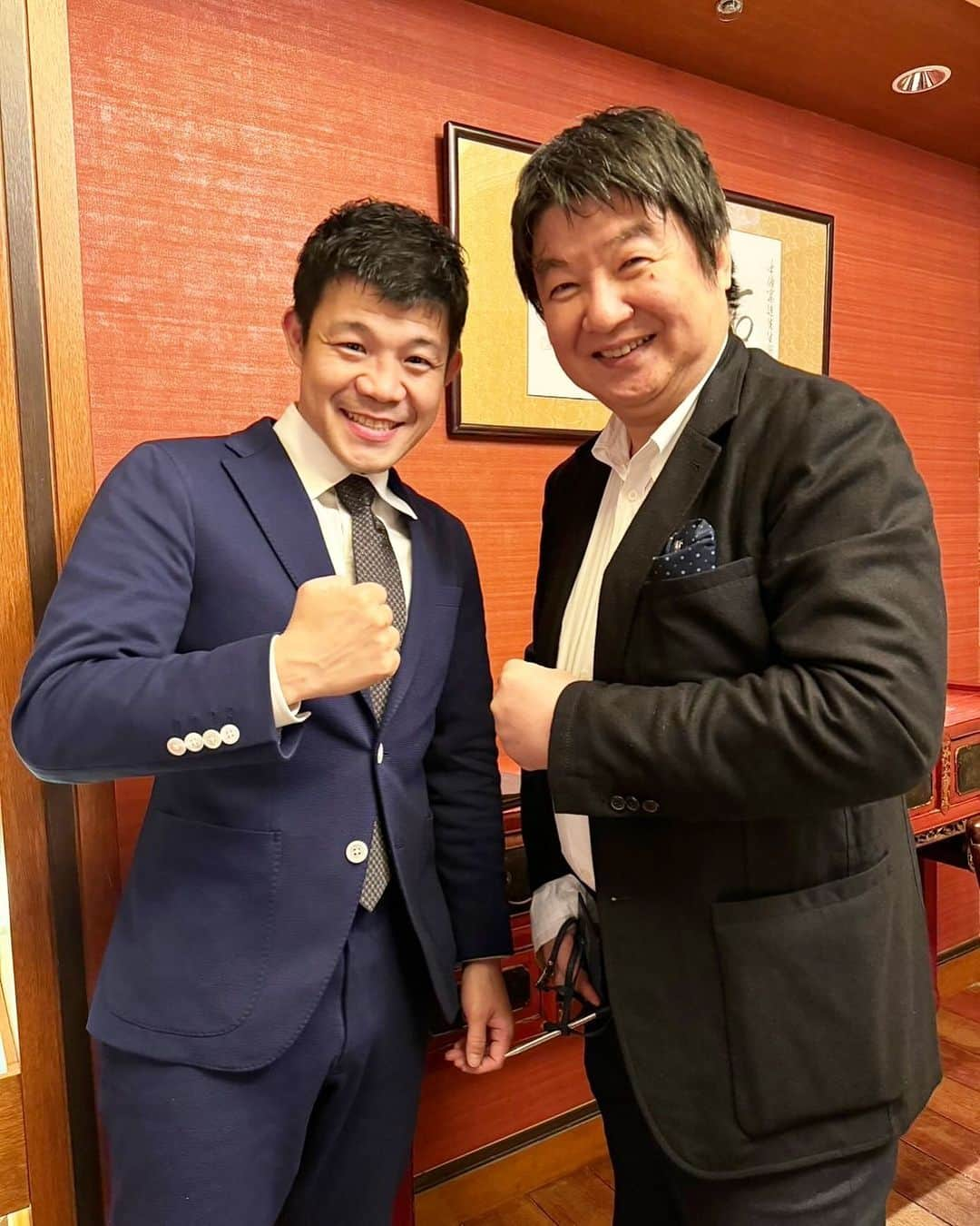 亀田興毅さんのインスタグラム写真 - (亀田興毅Instagram)「正林国際特許商標事務所の正林先生との一枚。ボクシング界再興を掲げる3150FIGHTの思想に共鳴してくれた正林先生は、アマ実績豊富な未来あるボクサーの為にと『3150FIGHTエリート』のスポンサー契約を即決。世の中にはごっつい大物がいるんやなぁ…。」11月30日 16時13分 - kokikameda