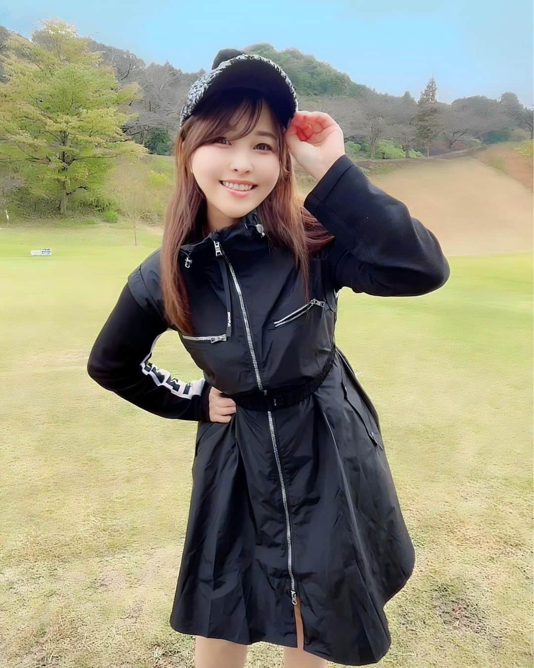 mikaのインスタグラム：「♥︎︎∗︎*  new in✨  @hare.golf のシャカシャカワンピ シルエットに一目惚れしたやつ😍  こーゆー薄手の持ってなかったから出会えて嬉し♡  お気に入りウエアが増えるとラウンド行きたくなる病 なのだけどみんなはどう？  #ゴルフ #golf #ゴルフ女子 #golfgirl #골프여자 #女子ゴルフ #golstagram #ゴルフ好き #ゴルフ楽しい #高尔夫 #골프 #ゴルフウエア #ゴルフコーデ #インスタゴルフ女子 #ゴルフ男子 #haregolf」