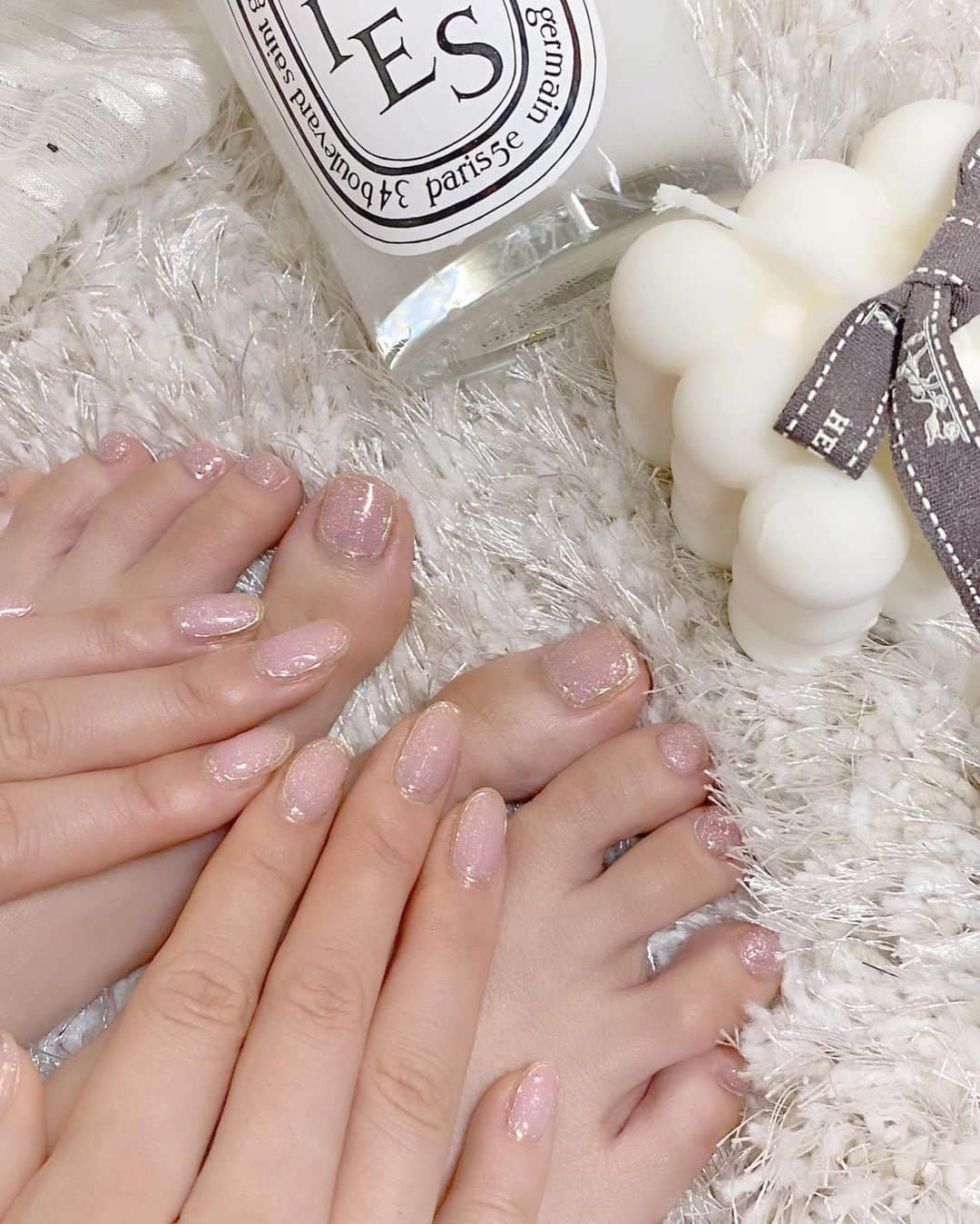 秋倉諒子さんのインスタグラム写真 - (秋倉諒子Instagram)「ネイル集めてみた！ ずーーっとみかてぃんネイル💅 @nailist_mika  今回もめちゃお気に入り♡♡ リボンネイル🎀  いつもありがとう💅 こうみると歴史を感じるねえ…🥹❤︎ #nail#nailsnailsnails#nailart#ネイル#ネイルデザイン」11月30日 16時46分 - ryokoak45