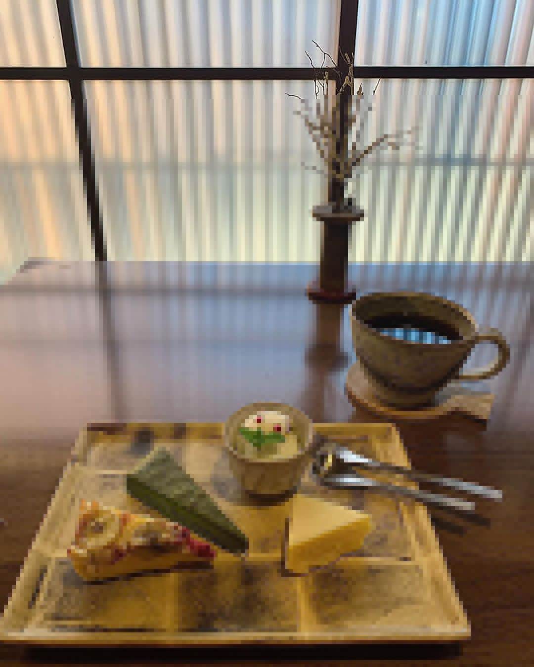 ree_mstorynさんのインスタグラム写真 - (ree_mstorynInstagram)「𝓣𝓱𝓪𝓷𝓴 𝔂𝓸𝓾𓎩𓂃 cafe equbo* さん  デザートプレート 美味しかったです♡  #lunch #cafe #cafelunch # #uda #nara #japan #cafeequbo #sweet #町家 #町家カフェ #カフェエクボ #宇陀市 #宇陀カフェ #宇陀ランチ #スイーツ #スイーツプレート #vsco #vscam」11月30日 16時56分 - ree_mstoryn