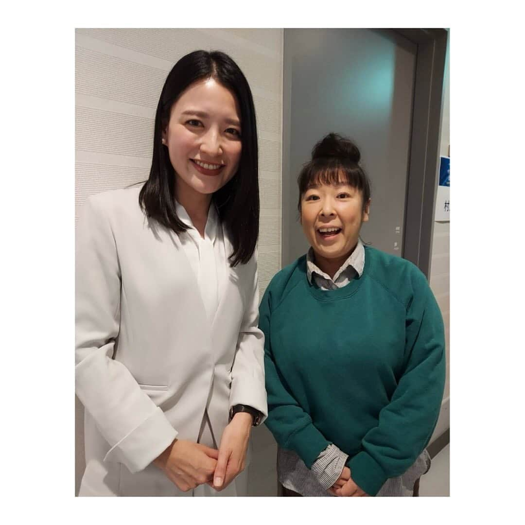 小熊美香さんのインスタグラム写真 - (小熊美香Instagram)「🎤✨  先日東京国際フォーラムで行われた 「市民公開講座　サイレントパンデミック・ 薬剤耐性菌の脅威 〜抗菌薬・抗生物質が効かなくなる前に 私たちにできること〜」  の司会を務めました☺️  抗菌薬が風邪に効くと思っていらっしゃる方は いませんか🤫？  余った抗菌薬(抗生物質)を家族に渡して 飲ませてしまったことはありませんか🫣？  難しいテーマに聞こえますが、 細菌とウイルスの違いや、 薬を処方された際に気をつけるべき事、 また余った薬をどうすべきか、などなど、 先生方がとても分かりやすくお話してくださり、 知識の無い私でも楽しく学ぶ事が出来ました🥹  ゲストの森三中　村上知子さんにも 子育て中のお母さんの視点で素敵なコメントを沢山頂き、 子供を持つ親として知っておくべきポイント 盛り沢山でした！！  講演の模様は、1月中旬〜下旬の読売新聞、及び、 読売新聞オンライン特設ページにて 掲載される予定ですので、 ご興味のある方はチェックしてみてください☺️🙏  #読売新聞 #サイレントパンデミック #薬剤耐性菌 #ご来場くださった皆様 #オンラインをご視聴くださった皆様 #お着替え後に写真撮影に応じてくださった村上さん #そして分かりやすくお話してくださった先生方 #ありがとうございました🥹」11月30日 16時57分 - ogumamika