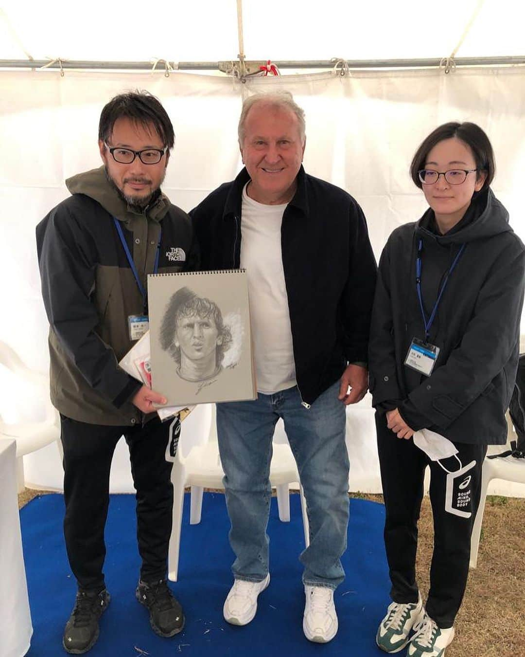 ジーコさんのインスタグラム写真 - (ジーコInstagram)「Na minha ida a Hamamatsu para o lançamento da Escola de Futebol Zico 10, uma bela viagem no Shinkansen(trem bala), onde se destaca uma das belas vistas do Monte Fuji. Homenagens recebidas e feitas a 2 atletas da Seleção Brasileira de Beisebol no Pan-Americanos no Chile. Felipe Natel e Enzo Yusuke foram homenageados pelo Consulado Brasileiro através do Consul Aldemo Garcia. Algumas crianças foram sorteadas e ganharam bolas e livros autografados por mim e na volta acabei encontrando no trem, @takashi_fukunishi, que foi meu jogador na Seleção Japonesa.」11月30日 16時58分 - zico