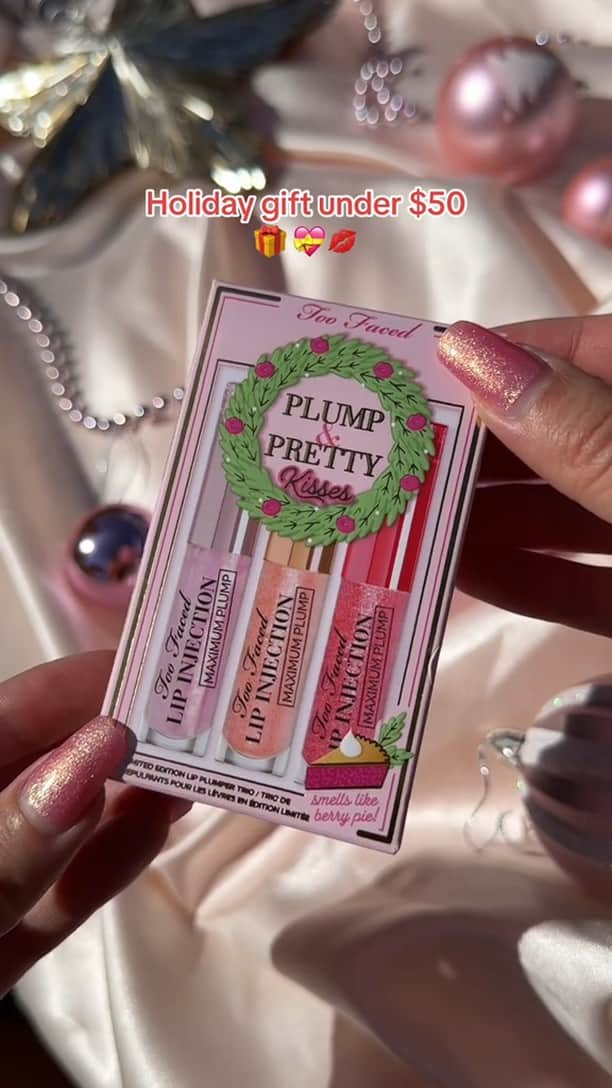Too Facedのインスタグラム：「💋🎄Unbox our NEW Plump & Pretty Kisses Set with us! 🎄💋 This essential plumping set includes travel sizes of our Lip Injection Maximum Plump in our iconic original shade and Cotton Candy Kisses and our holiday-exclusive shade Holiday Party! 💖 Tap to shop! #toofaced #toofacedlipinjection #tfcrueltyfree」
