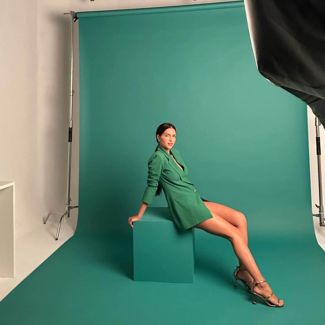 サイラ・ナラのインスタグラム：「Tenía muchas ganas de compartir esta noticia con ustedes: soy la más nueva embajadora de @merzaesthetics_arg. ✨​  ​Al igual que Merz Aesthetics®️, quiero vivir en un mundo donde todas las mujeres puedan sentirse más seguras de sí mismas. ¿Construyamos este mundo juntas, chicas? 👩💪​ ​ #NiceToMeetMe #Exprésate #MerzAesthetics」