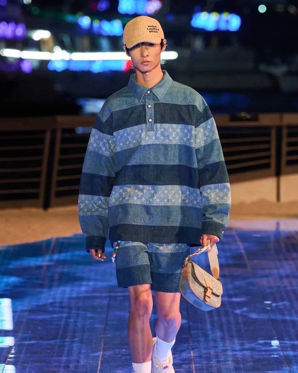 HYPEBEASTさんのインスタグラム写真 - (HYPEBEASTInstagram)「@pharrell took to Hong Kong for @louisvuitton’s Men’s pre-Fall 2024 show. Located on the Tsim Sha Tsui waterfront, the house’s first show in Hong Kong brought in guests from around the world.⁠ ⁠ “The archetypes that we chose were like a sailor one and an another archetype was one on holiday. There’s a lot of floral inspiration, a deep dive into exotic colorways, interesting pairings of colors,” Williams told Hypebeast.⁠ ⁠ As evident in this show and the last, Williams is no stranger to using vibrant colors to accent traditional patterns like the Damier, as seen on cloud like sandals and Keepall bags. Almost an ode to the colorful cityscape and sunny beaches of Hong Kong, the collection itself is resonant and astounding.⁠ Photo: Louis Vuitton」12月1日 3時21分 - hypebeast