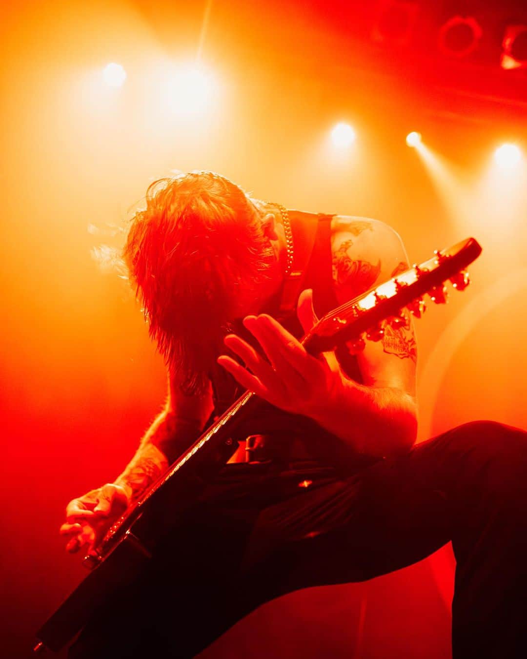 Of Mice & Menさんのインスタグラム写真 - (Of Mice & MenInstagram)「EU shows complete! ✅  UK you’re up next starting tonight in Manchester! 🤘  🎟️ Last few remaining tickets for select shows available @ OFMICETICKETS.COM 🎟️   📸: @photosbynathalie」12月1日 3時35分 - omandm